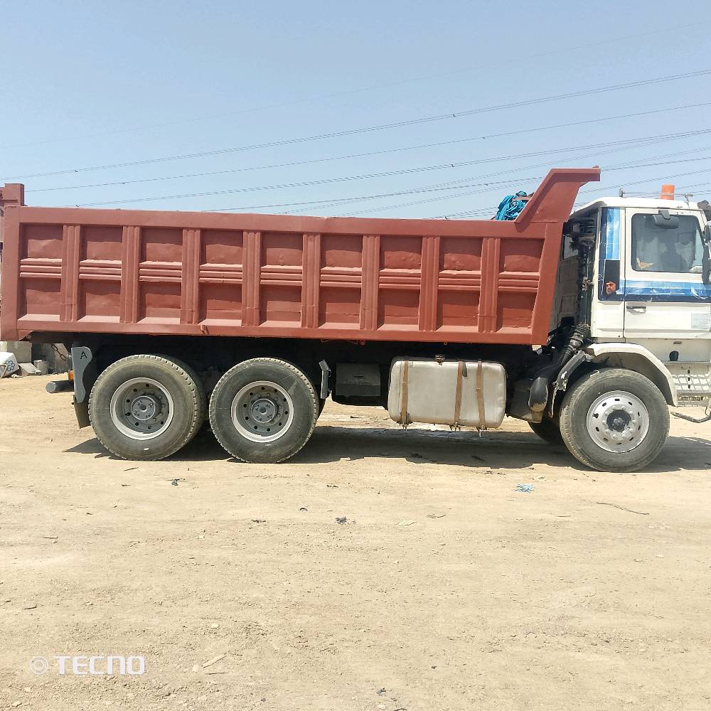 سكانيا للبيع موديل 92 سياره نظيفه نظافه 95% 100 تبريد شغال تخم تاير بدي نضيف 

ا كهربائيات شغاله العنوان للسماوه سعر بدفتر و80 ورقه وبيها مجال قليل ❤️