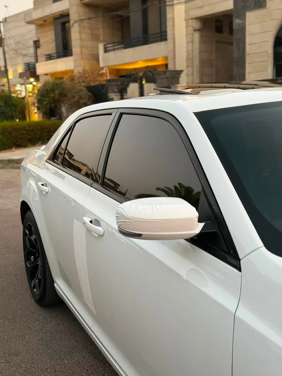 السلام عليكم
كرايسلر S300 
( اوباما ) للبيع . 
الموديل : 23 last call.
الاصدار الاخير 
رقم اربيل : سنوية تضليل 80%
المواصفات:
بانوراما سقف 
كراسي كهربائي
كراسي تدفئة
كشنات جلد اسود S 
اشاير مري 
مري رادار 
فول حساسات 
بصمة تشغيل 
ويل 18 اسود .
لد امامي
منضومة عدسات نهاري ليلي اصلي 
بصمة ابواب 
كاربلي 
سبورت مود 
ماشية 40 الف 
السيارة كفالة عامة 
جاهزة ونضيفة جدا 
حالة : ممتازة 
سنوية هزة جديد.
السيارة بأسمي تحويل مباشر 
مكان السيارة : بغداد العطيفية او الكريعات 
***********
