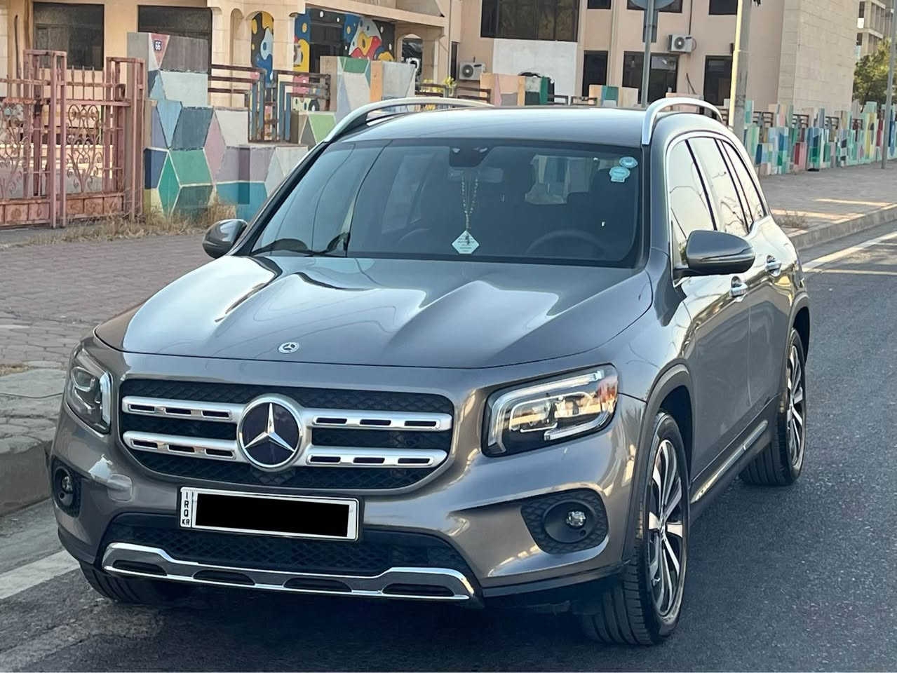 mercedes 2020 GLB 250 4matic amriki🇺🇸
مواسه فات ئه مريكى 
٩٣٠٠٠ هه زار كيلؤمه تر رؤيوه
به كلين داخيل بوه
يه ك بست پيديار هه يه 
كشن جلد و كاره باى
كشن خه زن و هيتر 
رادار پيشو ئا وينه 
لايت ئؤتؤ بريك كا ره باى 
گير شه فت ئاوينه شه فت
سندوق كاره باى 
گيرو مه كينه به شه رته 
مه كينه ى كرايته وه به س به شه رته 
به شه رتى ده عامى لو ده عامى
سعرى/ ٢٢٥ مه جاله كي كه م 
ژ.م/ *********** أربيل, العراق
