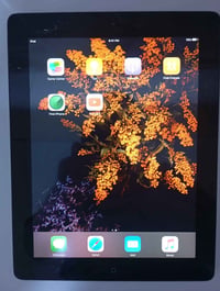 ايباد ٢ • ١٦ جيجا • شاشة مكسورة