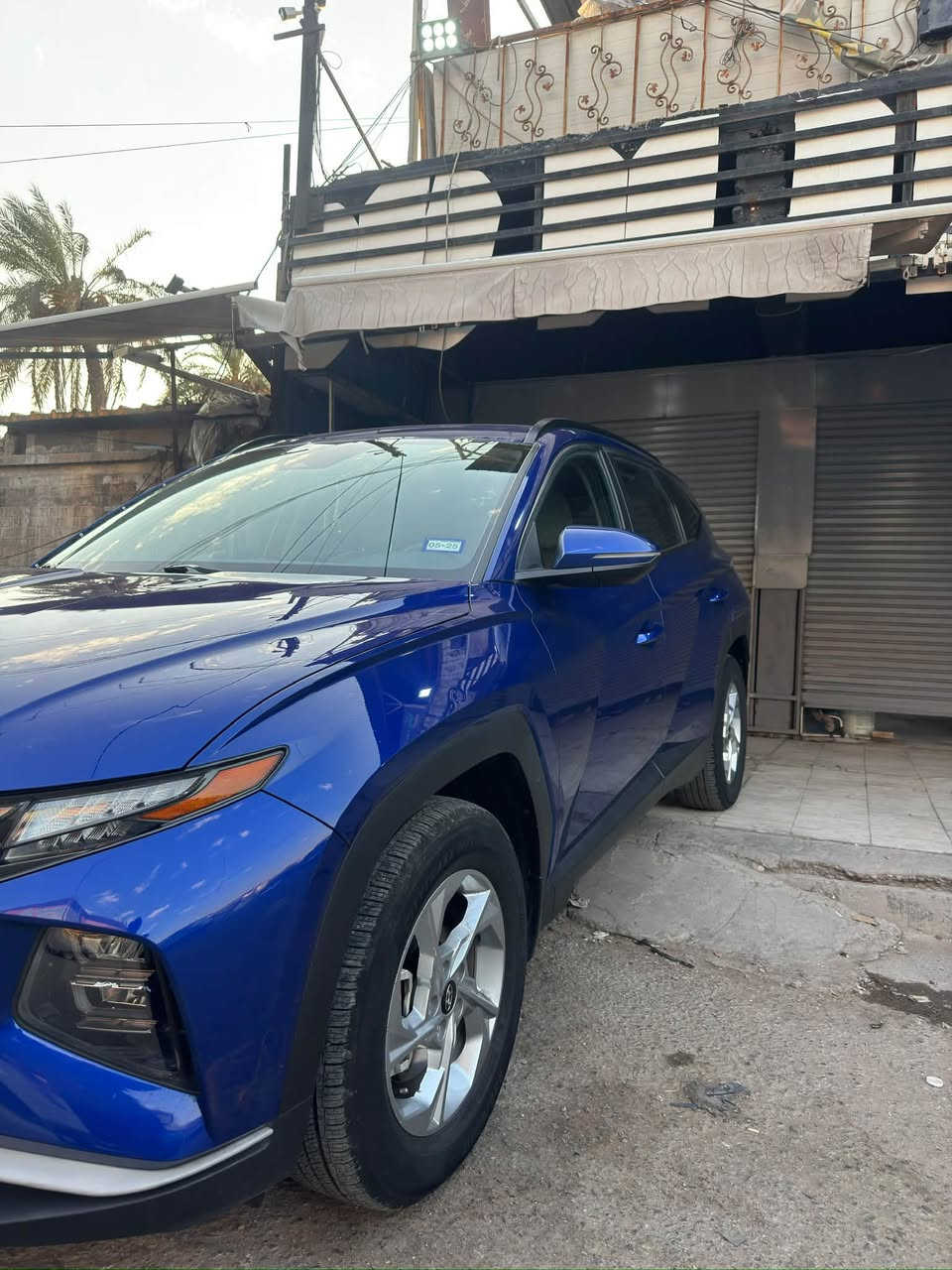 هيونداي توسان SEL HTRAC AWD  2023 🇺🇸
✨ كلين تايتل (Clean Title)
📄 تقرير المزاد: مياه أمطار واصلة للدوسة فقط.
✅ السيارة دخلت العراق تشتغل وتسير وتم استخدامها بشكل طبيعي.
✅ الموجود حالياً فقط رصعات وشخوط استخدام داخل العراق.

⚙️ المواصفات:
🔹 الممشى 63000km
🔹 فئة SEL HTRAC AWD
🔹 محرك 2.5 لتر (4 سلندر)
🔹 قير أوتوماتيك 8 سرعات
🔹 دفع رباعي ذكي HTRAC (AWD)
🔹 تشغيل بصمة عن بعد+ فتح الأبواب باللمس
🔹 كرسي السائق كهربائي
🔹 باب خلفي كهربائي
🔹 شحن لاسلكي
🔹 تدفئة للمقاعد الأمامية
🔹 مقاعد قماش وكالة
🔹 شاشة وسطية
🔹 Apple CarPlay & Android Auto
🔹 كاميرا خلفية
🔹 مثبت سرعة
🔹 Auto Hold
🔹 Auto Stop & Go
🔹 أوضاع القيادة: Normal | Smart | Sport | Snow
🔹 رادار مانع التصادم الأمامي
🔹 رادار مانع التصادم الخلفي
🔹 نظام المحافظة على المسار (Lane Keep Assist)
🔹 نظام تتبع المسار (Lane Following Assist)
🔹 قيادة شبه ذاتية (Highway Driving Assist)
🔹 تنبيه النقطة العمياء
🔹 تنبيه حركة المرور الخلفية
🔹 نظام الثبات الإلكتروني (ESC)
🔹 مانع انزلاق (Traction Control)
🔹 حساسات ضغط الإطارات (TPMS)
🔹 جنوط ألمنيوم
🔹 تكييف أوتوماتيك

📄 رقم الشاصي (VIN):
5NMJBCAE7PH232888
💵السعر 175$ ورقة وبيها مجال بسيط للشراي
📍الموقع بغداد شارع فلسطين
📩 للاستفسار التواصل على الواتساب ***********
