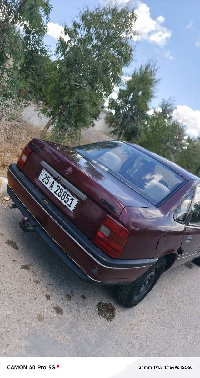 اوبل حجم ١٦
السياره كلش حلوه ونضيفه
قايش عريض
بطاقة بانزين
لايت زينون كلش قوي
قفل مركزي الابواب والجنطة
مشروع وطني رقم جديد
دوشمه كلش حلوه 
السياره كاعده من كلشي كهربائيات 
صاحبها الشرعي اني 
بدون حادث 
للتواصل ***********
السعر ٤٠ وبيها مجال
