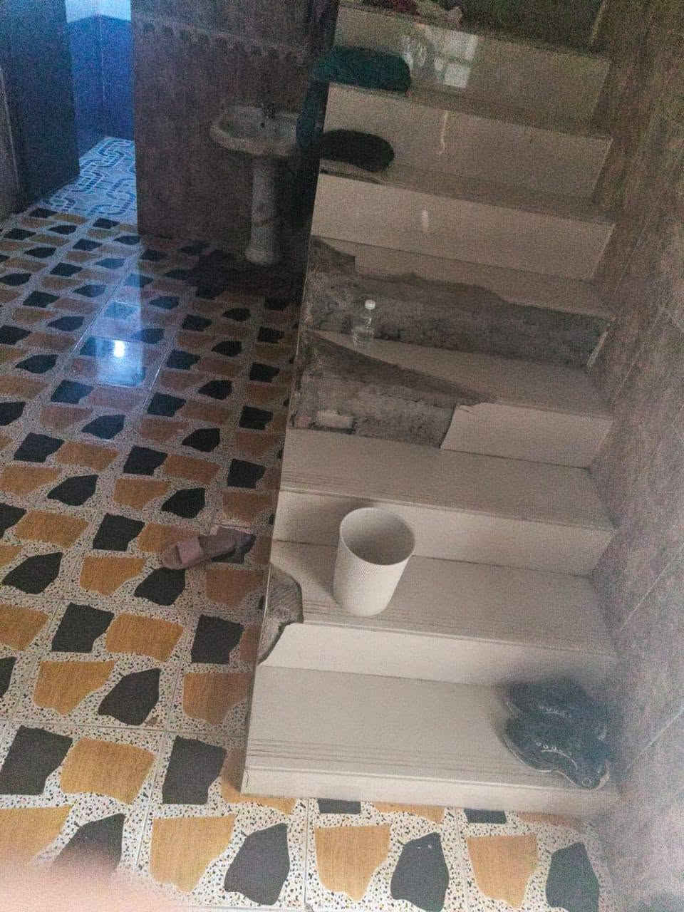 بيت للبيع. في منطقة زنكوره. بالقرب من مدرسة ينبوع الفياض. يتكون من اربع غرف واستقبال. وصاله مطبخ وصحيات خارجية مساحة البناء. 400 ومساحة الارض  1296 متر. ملاحظه البيت مع الارض واقع حال  يتعهد البائع كافة المشاكل العشائريه يوجد قريب من البيت مدارس المتوسطه والابتدائية وكل الخدمات متوفره ماء وكهرباء وخدمات بلديه . للاستفسار يرجى اتصال على الرقم***********
