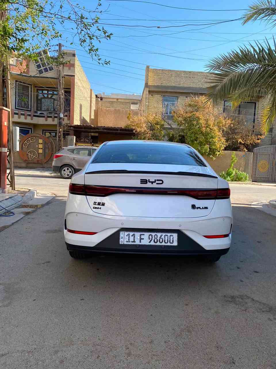 السلام عليكم 
BYDگن بلاص للبيع فقط 
السعر 17مليون و800 بيهة مجال بسيط 
2025داخل ابيض مواصفات الستندر 
السيارة جديدة على وضع الشركة وجاهزة  من كلشيي عليهة اضافات 
1-تغليف جميع الجامات عازل حراري امريكي 
2-تغليف جميع البوب من الداخل افلام حماية 
3-انارة داخلية سستم كامل سعرة 100دولار 
4-تغليف يداد البوب والمري  الجانبية +سبايدر اسود 
5-ارضيات عضم اصليات 
6-الدركة مغلفة كاربون فايبر هيه والبوب. من الداخل 
السيارة كاملة من كلشي ماشية 15على المكينه و15على الشحن 
السيارة بيهة بنيد مبدل بلادي مالشركة نفس الون والجاملغ راجع بارد بدون دواخل كير مكينه مكفولات السيارة بسمي بغداد رقم شبه مميز 
للاستفسار :***********
