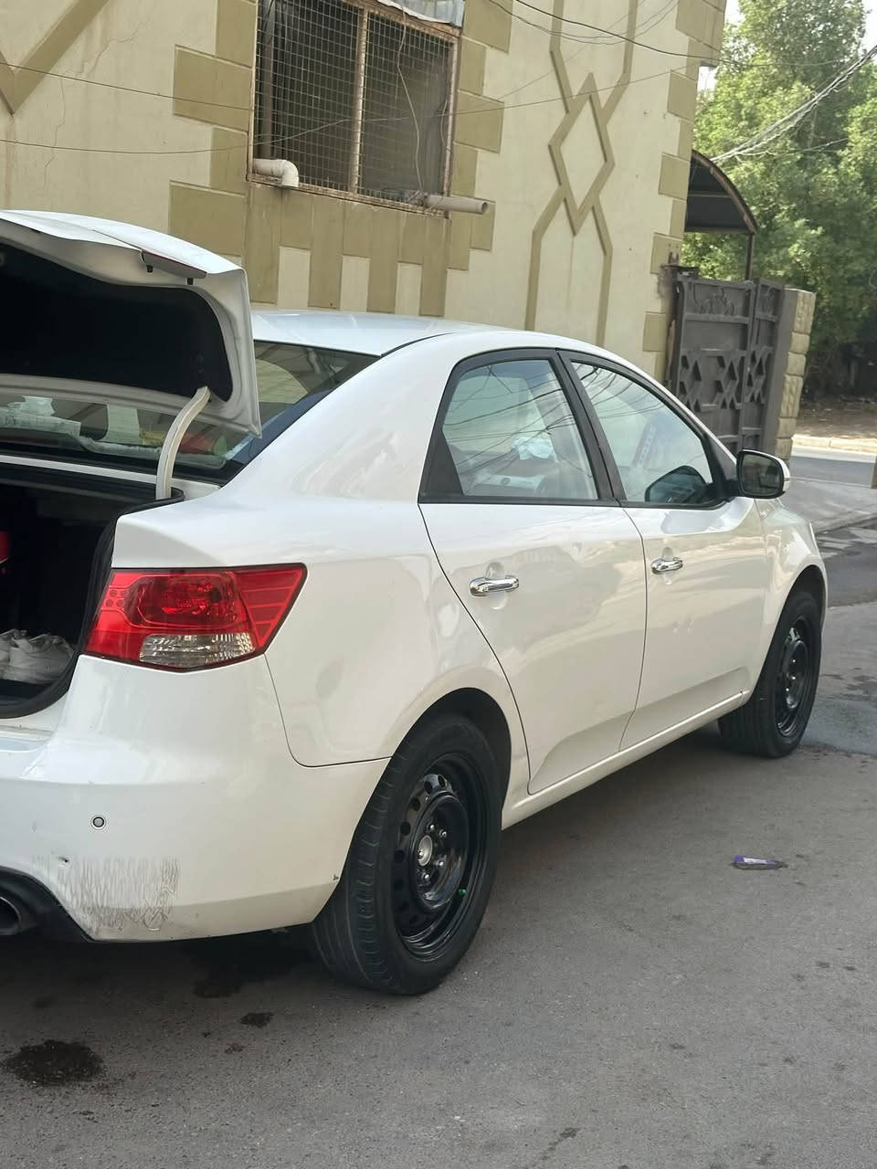 سيراتو 2013خيليجي
بيه ٣قطع بدون دواخل 

نص موصفات 

رقم سلمانيه 

سياره حلوه صدر جديد زوج تاير جدد ويل جديد 

كير مكنيه كفاله من كلشي كير ٦نمر 

سياره مال جمازي محافظ عليه كلش والله مال اروح بيه المحل وارجع بس 

عنوان بغداد الغزاليه 

رقم ***********

السعر ١٠٠بيه مجال بسيط
