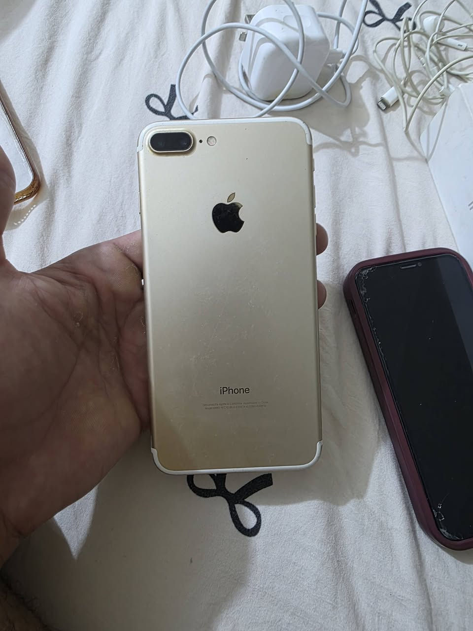 السلام عليكم عندي ايفون للبيع
ايفون 7 بلاس بي فطر بالبلازمه مماثره ع اللمس ابد فقط منفذ الشحن شوي تضغط علي يلا يشحن بس الجهاز شغال ،

وعندي ايفون اكس العادي ذاكره ٢٥٦ فقط الكلاس الضهر مفطر والبطاريه يحتاجلها تبديل لان تفقد شحن والجهاز كلشي مابي فقط هاي الشغلتين 
للمهتم يراسل واتساب بأي سعر يناسبك علق وتعال خاص نتفاهم 
واتساب ***********
