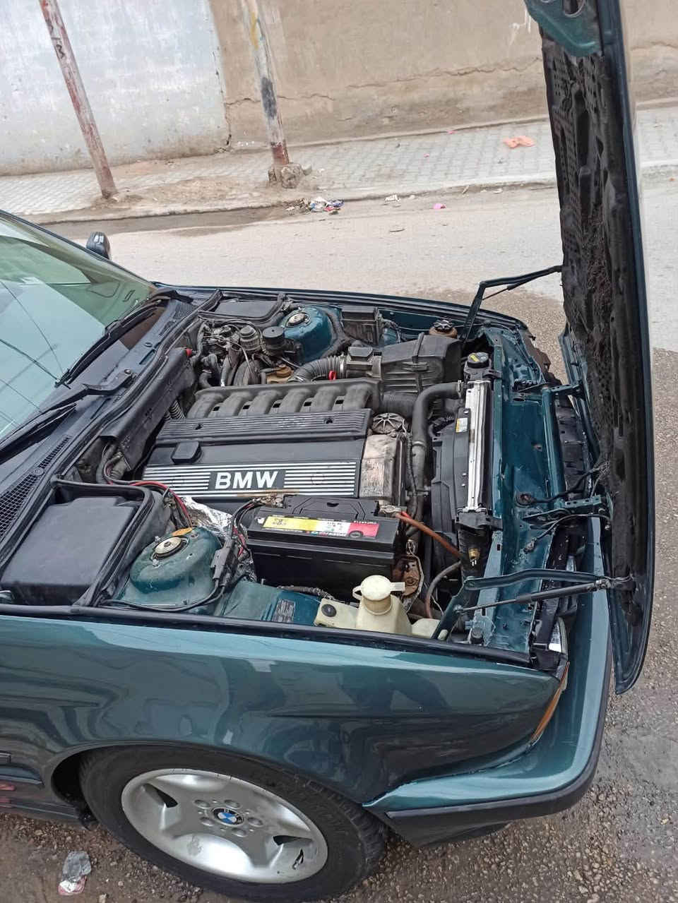 سلام عليكم 

سياره BMW 525مديل 1992 مكفوله السياره جديده من كلشي 
بيه اضافة محرك مسكر 
1- ويل مبدل خليه كرومي نيكل 
2-منضومه مال غاز 
3-تبريد ثلج ❄️ 
4-دواخل جلد 
5-كشنات كهربائية 
السياره معايزه كلشي رقم نكليزي بسمنه 
رقم اربيل شمالي بيه فقط جراد بل بنيد وخفيف يروح بل بوليش تجي تفحص وشوف ونضافه كدامك بل صور سلايت شغال 

عنواني النجف الاشرف مقابل قرية الغدير 

رقم ***********

السعر 80 وبيه مجال 

السياره مال جناي شراي اتصل متوفر بكل وقت
