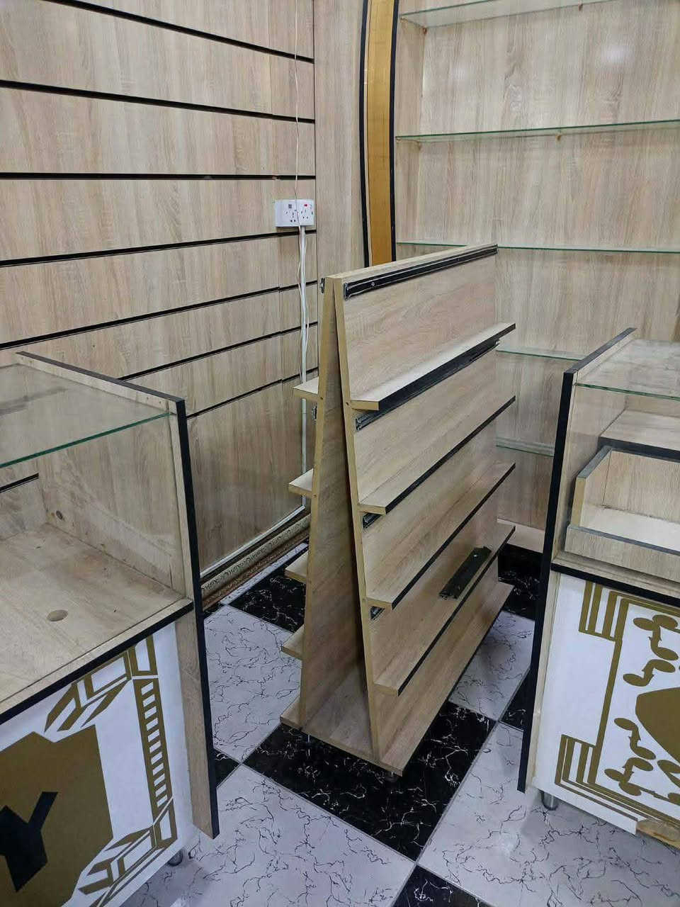 ميز و رفات لبيع رقم موبايل ***********

