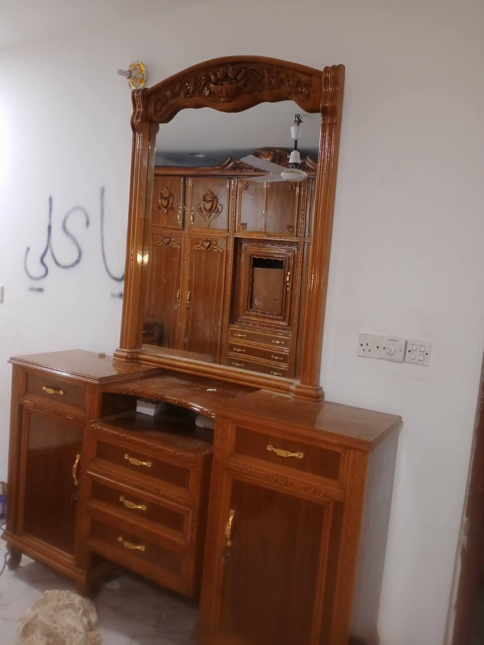سلام عليكم غرفه كامله للبيع بغداد *********** سعر مليون و 250
