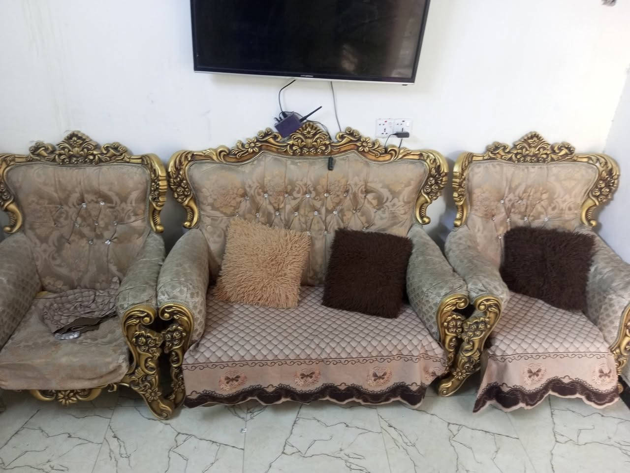 السلام عليكم تخم للبيع 5 قطع
نضيفف كلش ومرتب تجي تشوف بعينك 
السعر 150 العنوان بغداد البلديات 
***********
