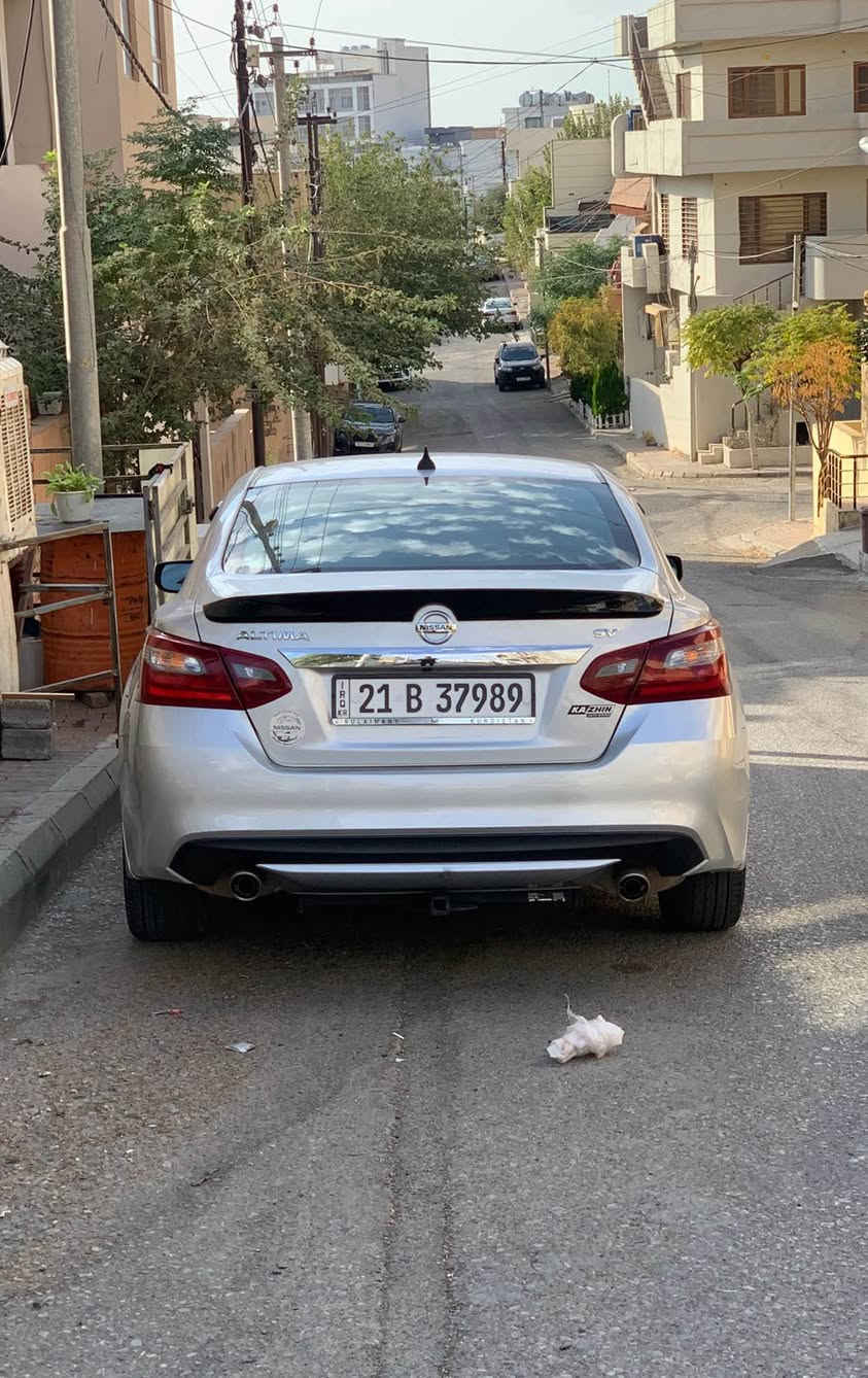 altima 2018  s special 
نیسان ئالتیمای ٢٠١٨ی مواسەفات s سپیشڵ رەنگی سلڤەر
ئەم سەیارەیە یەکێکە  ئالتیما تەیبەتەکان کە هۆگی پشتی هەیە شەریکەیە 💯
لە هیچی کەم نیە کامل گاعی و بەرگی سوکان سەر داژبوول و بەرگی کوشن مەزبووتە
بە نسبەت بۆیاخ تەنها یەک پارچە بۆیاخی هەیە بۆنیتەکەی بە بێ ناو و تەنانەت ئێرباگیشی نەتەقیەوە 💯
تەنها ١٠٢.٠٠٠ هەزار کم رۆشتووە 💯
هەر کە کریومە بەرادی خاریجیم بۆ دانەوە کە گێری گەرمی نەبینیوە 💯 
گێر و مەکینە بەشەرت نەکراوەتەوە 💯
مواسەفات :
شەغال
شاشە گەورە
کامل تەحەکوماتی سەر سوکان
ویلی کەپە زۆر نابێ بۆی بەسراوە
کوشن کارەبایە
 مۆدی لێخورین ( normal w sport )
بەسمەیە و دوودەرگا بەسمەیە
سنوق کۆنترۆلە
کامل لید و بلاجیکتۆری سپی لەسەرە 
رادارە بەس ئیش ناکا 
چوار جام کارەبایە 
زۆر مواسەفاتی کە ...
سەنەوی و هەموو شتێکی تازەیە تا ٢٠٣١ 💯
تەحویل و غەرامە بەشرت 💯
نرخ : 122🔒  
رەقەم شانسی : 1N4AL3AP6JC289450
*********** السليمانية, العراق
