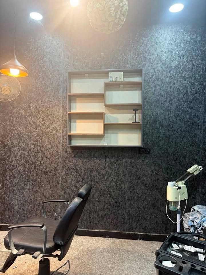 محل حلاقة كامل لبيع غراض نظيفات كلش مثل لي بل صوره 2 ميوزه بيهن ٣ فاتيات جام خانة كرسي ملكي شنو تريدة بل منشور ابيعة ***********
