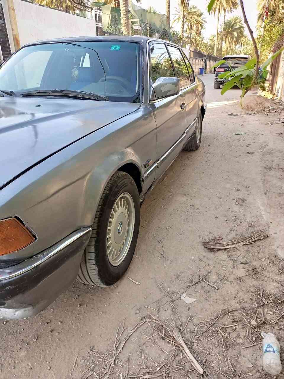 السلام عليكم 
bmw 735 li 
كير و محرك مكفولات 
السيارة خير من الله 
هزة جديدة 
تايرات تخم جدد 
كير ومحرك ياباني شلعة قوية
رقم انگليزي بسمي
السيارة بيها نقوصات بسيطة 
ب 30 و بيها مجال
 ***********
