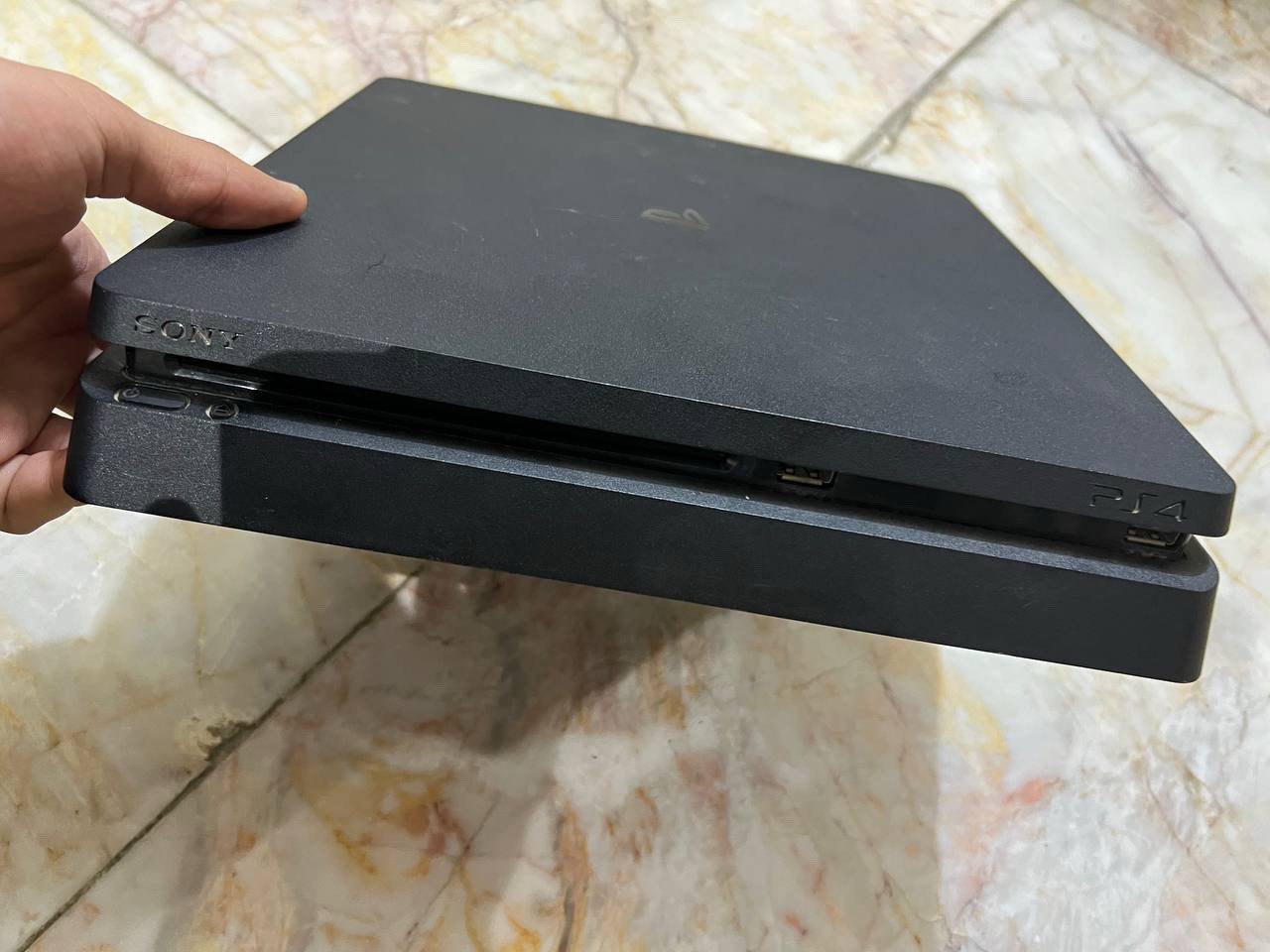جهاز بلي 4 اونلاين 
مساحة تخزين 450 
ما مفتوح ( Look Sticker )
ويا يدات ثنين وحدة اصيلة وثانية تجارية
الوايرات والباور موجودات وكيبل الشحن للجوستكات الاصلي من الشركة

UPS - farber - شركة فاربر  يو بي اس 

جهاز بدون كارتونة .. 

سعرة 300 وبي مجال ان شاء الله