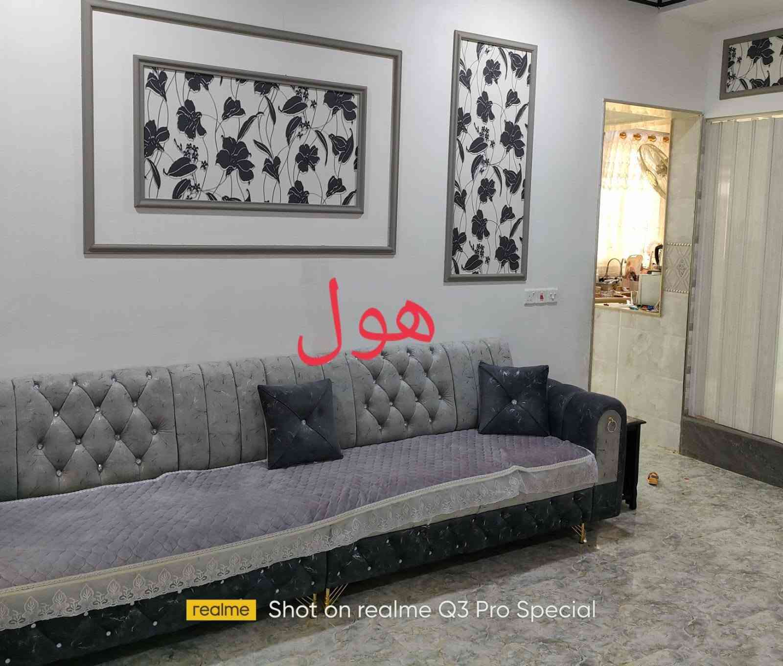 بيت 160 متر طابق ونص 4 غرف نوم 4 في 5 هولين 5 في 5 مطبخ حار بارد استقبال 4 في 4 صحيات طابق الاول وصحيات طابق 2 البيت واجهه 10 ركن شارع 10 امتار ماء كهرب تبليط قريب علشارع كرت بلدية ..السعر 130مليون قابل للتفاوض للاستفسار مكتب الخيمة سايدين الصورة الحدباء والاتصال على الرقم التالي 
***********
