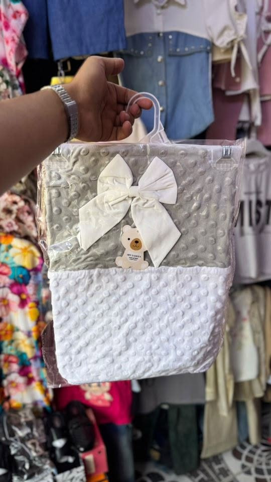 ملحف بيبي حب الرمان ♥️
الحجم الكبير 🤍
متوفر بأربعة الوان 💚 
بيبي العبيدي ❤️
لسنا الوحيدون لكننا الأفضل 🤍💯
زورونا في موقعنا الكائن : بابل - المحاويل - حي ١٧ - الشارع العريض ✅
 اوقات الدوام من ٩ صباحاً - ١١ ليلاً 
تشرفونا بكل وقت 
متوفر توصيل لحميع محافظات العراق 🤍🇮🇶
للأستفسار مراسلة الصفحه او واتساب 
*********** 
*********** 
🛑نعتذر عن الرد على التعليقات 🛑
