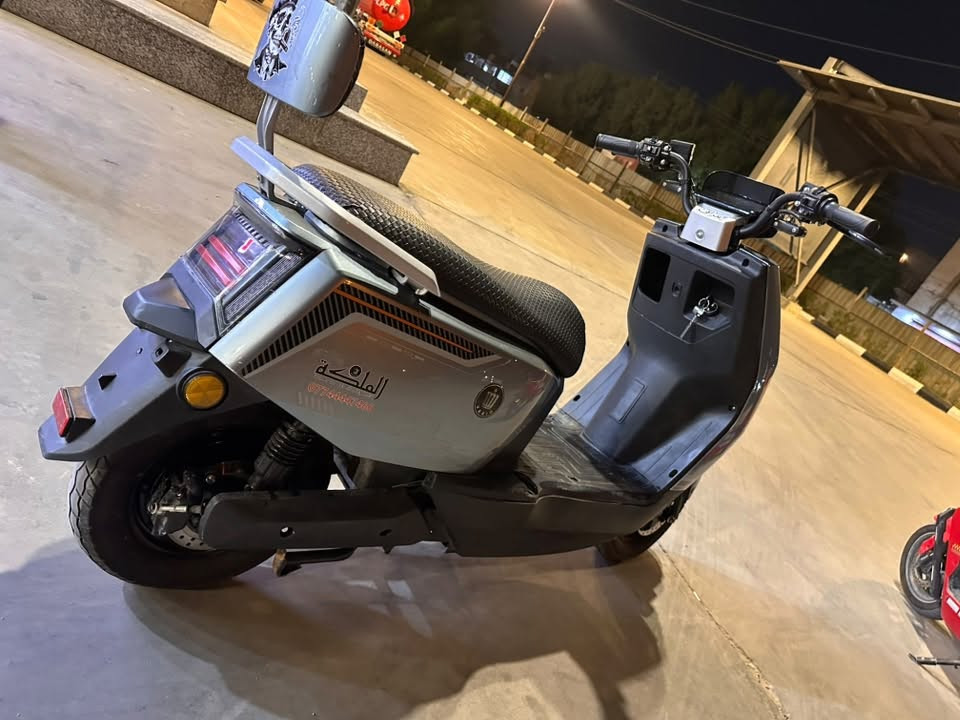 ٦ بطاريات • ماتور ٢٠٠ واط • تاير ١٢ انش