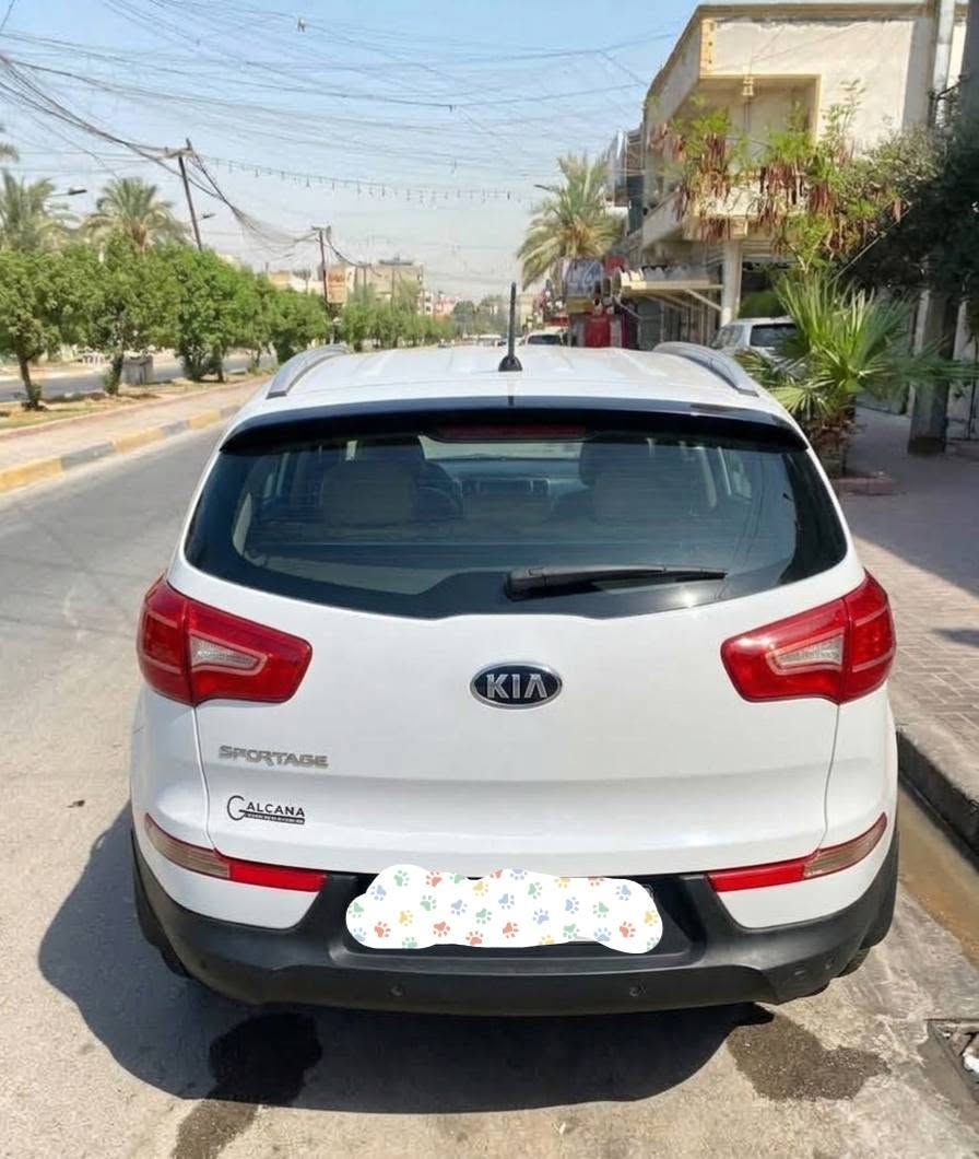 للبيع سيارة سبورتج موديل ٢٠١١ وارد خليجي 
سيارة مكفولة كفالة عامة لاتبديل ولاصبغ 
كير ومحرك كفالة 
بانوراما حساس اشاير بالمري شاشة تاب  تبريدها شغال 
مكاني الناصرية مركز 
السيارة عارضها ١١٤ وبيها مجال بسيط اذا سعرك جوه ال ١١٠ لاتراسلني واذا مراوس بسيارة ناصية سعرها ٨٥ او ٨٨ عادي
رقم التواصل ***********
