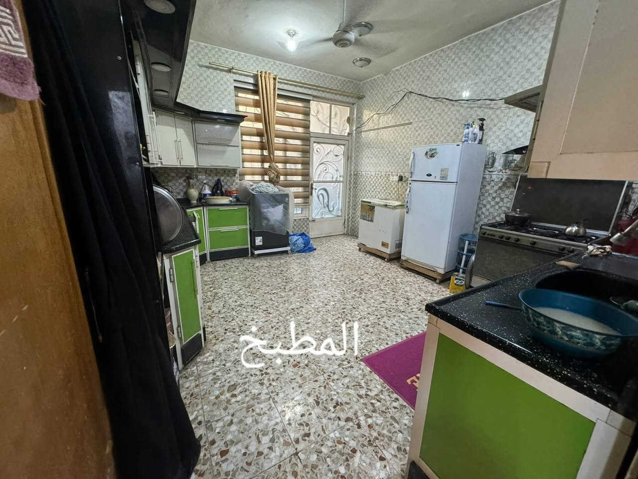 السلام عليكم عندنا دار للبيع مساحته 200 م طابقين كونكريت مسلح موقعه حي القدس شارع القضاة هذا رقم الاستفسار ***********
