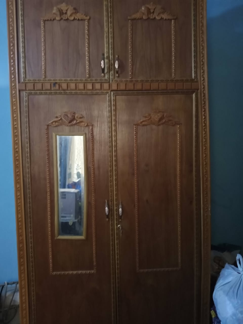 سلام عليكم
عندي اثاث اريد ابيعهن وباسعار مناسبه جدا"
العنوان كوريش،/حي السلام قرب حسينة السجاد 
الي يريد يشتري يتواصل علي الرقم ***********
