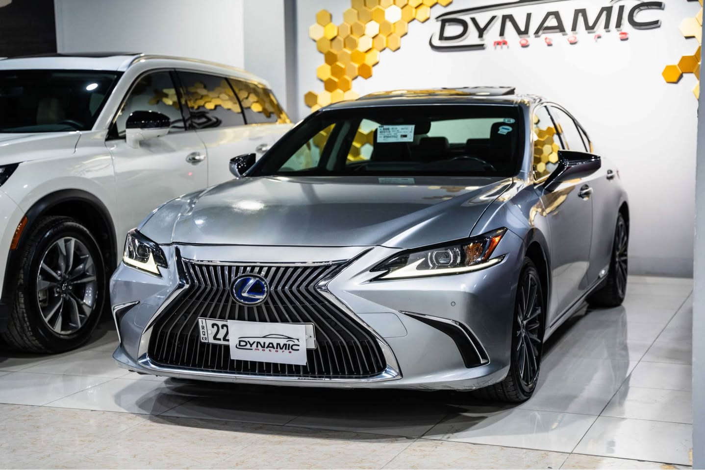2022  LEXUS ES 300 HYBRİD 🔥🔥

‎موديل :2022
‎‏‎عدد الأميال :42,000ميل كم
‎مواصفات : فول 
‎‏‎سلندر :  ٤سلندر هايبريد  
‎‏‎لون :  سلفر 
‎لون داخل : اسود
‎ضرر: نص قطعة
‎ارباك:ستيرن و بردة  
 سيارة رقم اوبيل
‎مكان اربيل  شارع حديد و خشب قريب جامع جليل خياط شركة  دايناميك موتورز 
‎‏‎من المعلومات الرجاء التصل علي وتس اب
                                                                                             *********** أربيل, العراق
