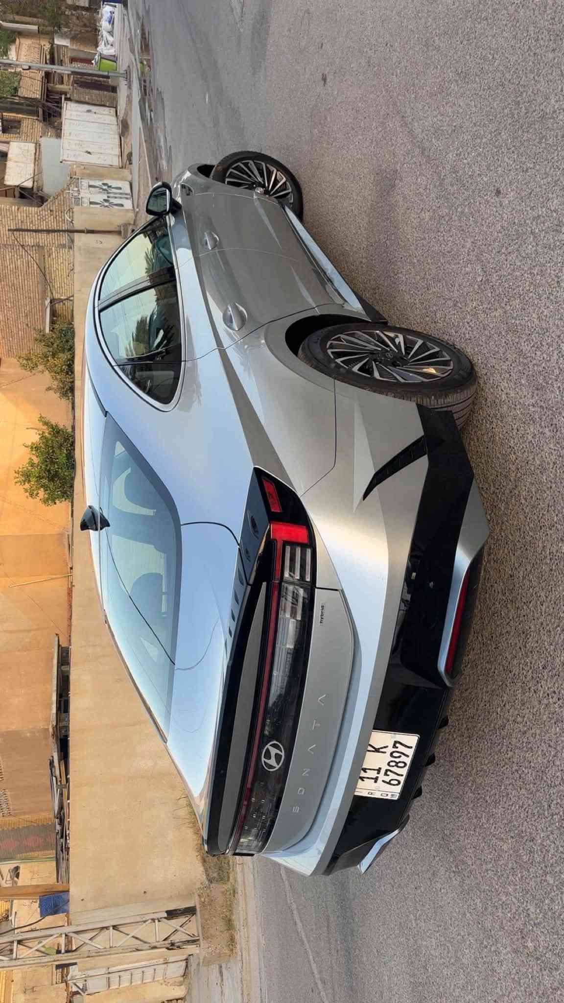 السلام عليكم
للبيع سوناتا مديل 2025 وارد امريكي 
هايبرد 
ماشيه 1000 بعده زيرو 
صبغ بنيد  
هاتف ***********

نص مكتوب في الصور:
- سوناتا
- مديل 2025
- ماشيه 500 بعده زيرو