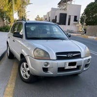 سياره نظيفه وخليجي بدون قطرة صبغ ماشية 159 الف حقيقي  هيونداي توسان 20...