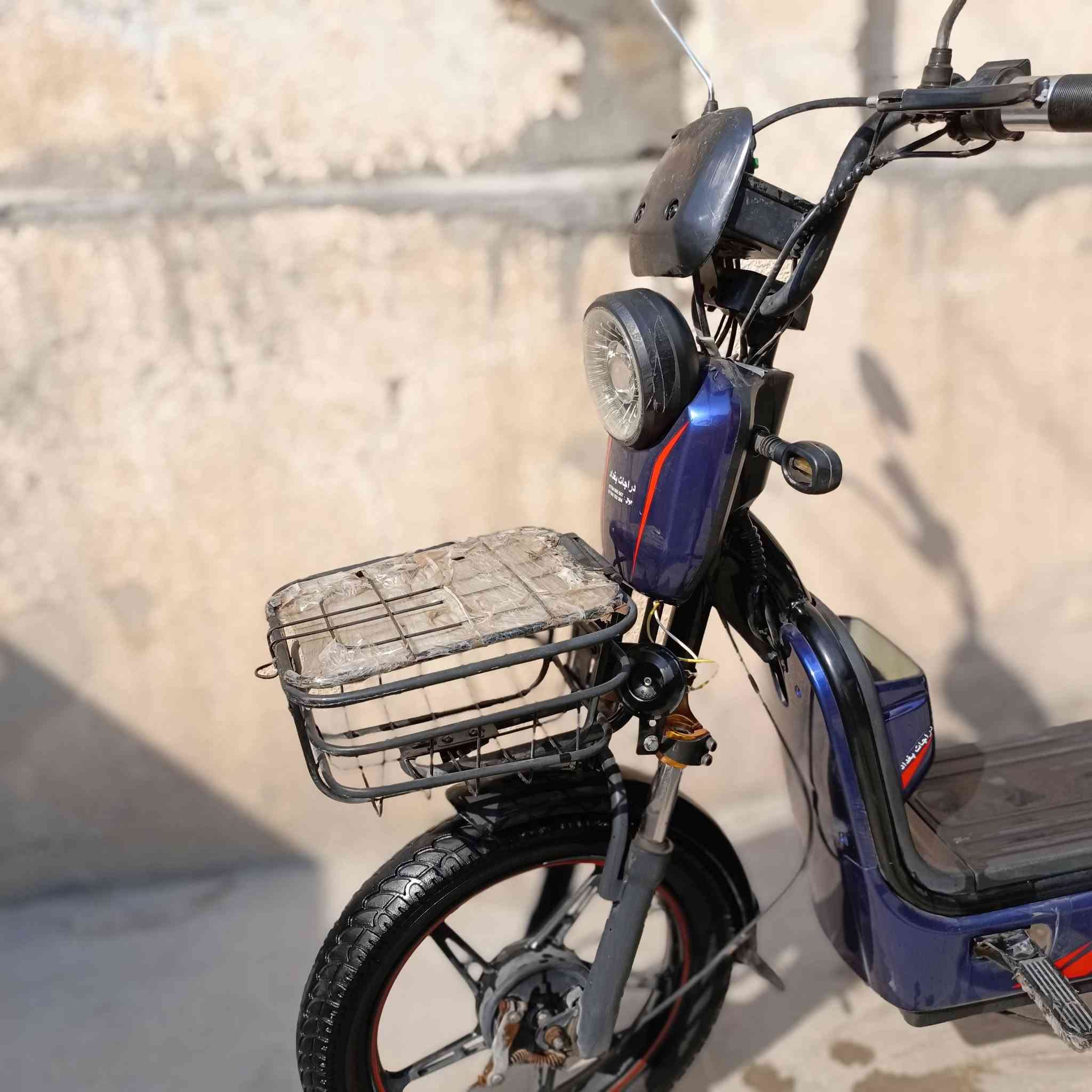 دراجة شحن للبيع.... انتاج 2024/ 5 بطاريات حجم كبير/ السرعة 80 حقيقي 64 /  سويچ +بصمة تشغيل عن بعد + قفل + انذار سرقة/ الدراجة حجم 20 / حالة البطاريات متوسطة .. 2 عاطلات..و الباقيات متوسط/ اشاير هورن لايت بگ لايت كله شغال / + شاحنة سريعة//// .          265 الف. بي مجال قليل ⬇️ واتس:***********

