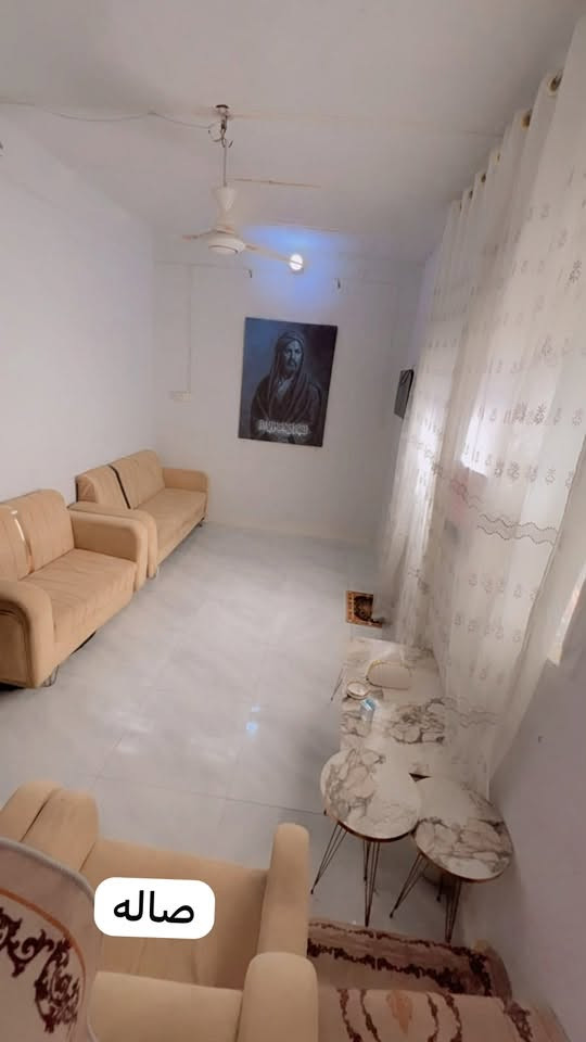 السلام عليكم بيت للبيع ٥٠ متر شارع مطار قديم قرب صيدليه ارض الفرح سند ٢٥ ركن ١٧ وبي مجال ***********
