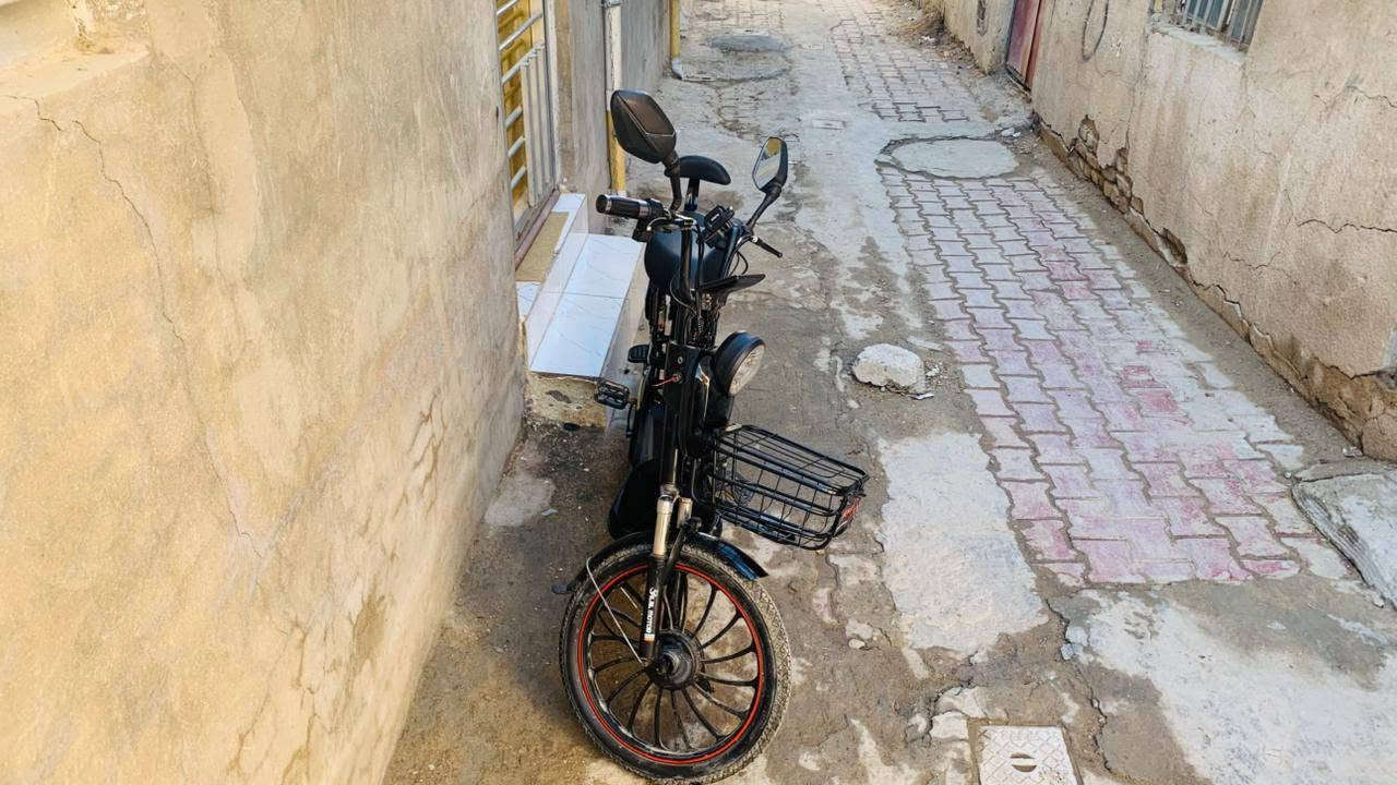 سلام عليكم دراجه شحن للبيع حجم  (20)
لمواصفات: الكهربائيات كلها شغاله لايت عالي ناصي السرعة (88) حقيقي بس بشاشه 90: كلشي شغال أربع بطاريات ستان خلفي فقط بيها حساس تثبيت السرعة أربع سرعات ملف لفين (2000) 
مابي اي عطل كله شغاله حته بصمه وسويج شغال
للتواصل
***********
