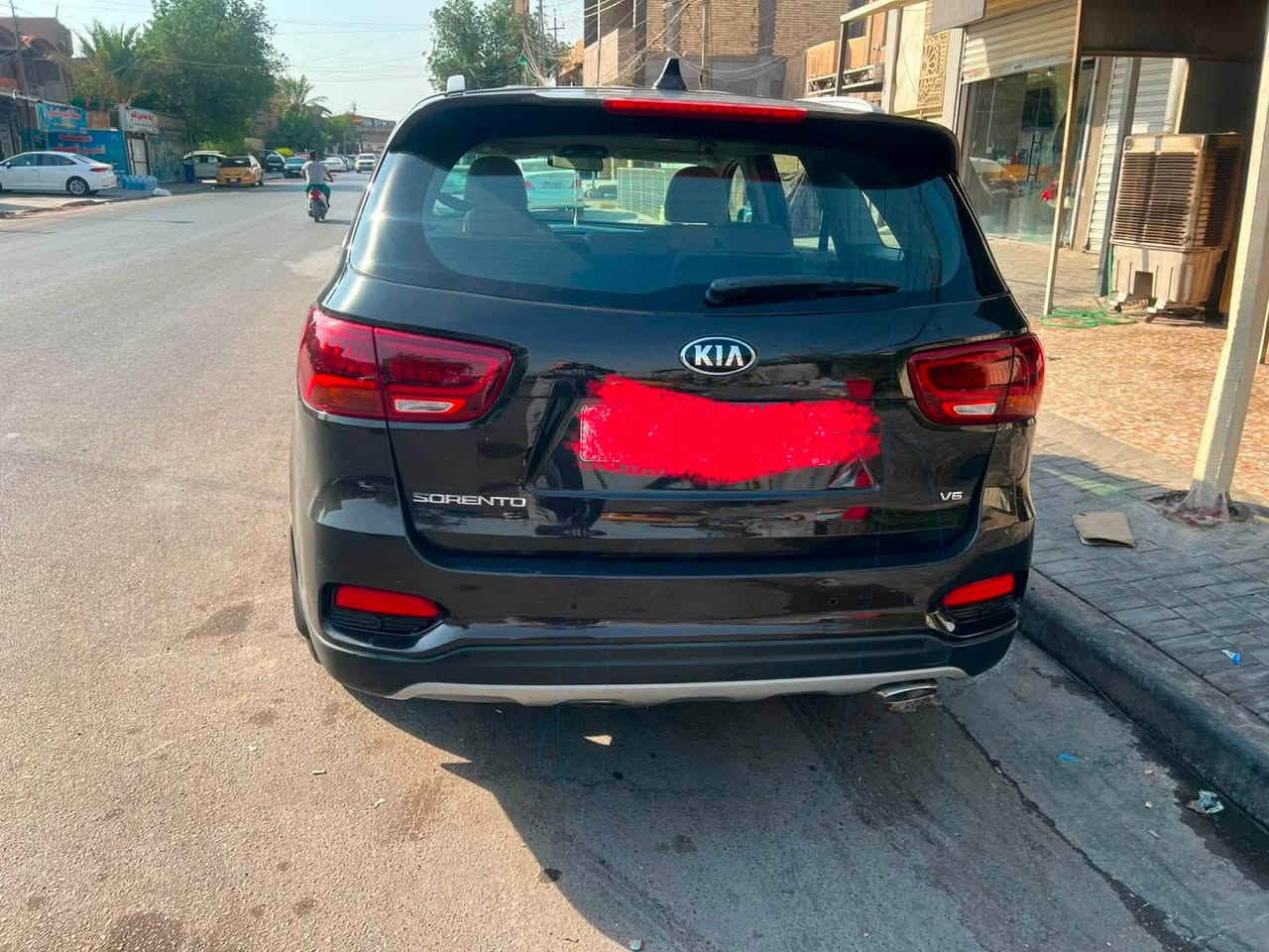 سورنتو موديل 20 وكالة الدوليه
سورنتو موديل 20 وكالة الدوليه 
ماشيه حقيقي 68 قابله للزياده 
اللون جوزي 
بيهه شويه بارد بمقدار 15 سم بالباب الخلفي 
مكان سياره بغداد العامريه
رقم***********
