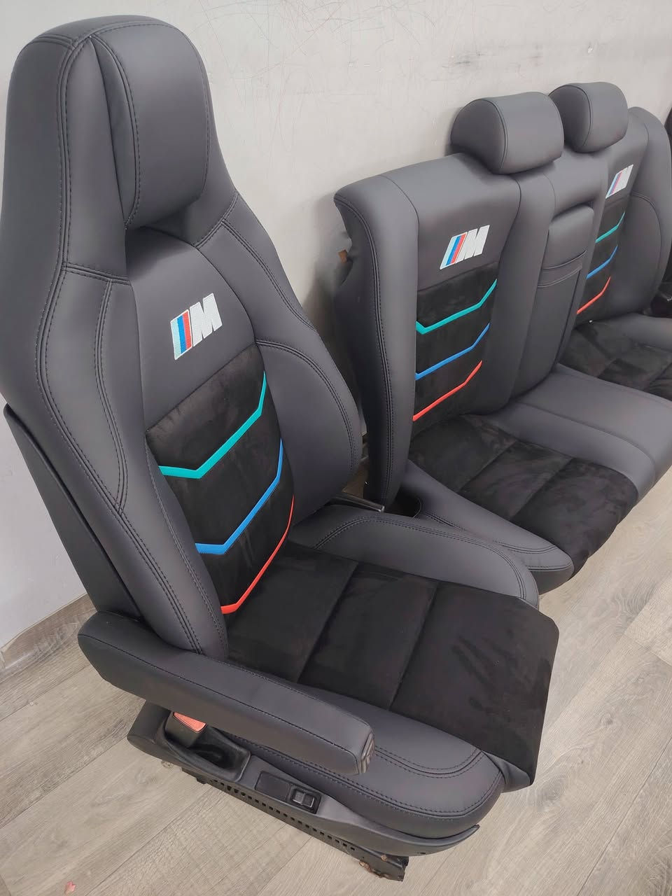 السلام عليكم للبيع كشناتBMW500 رياضي بدي قديم جلد وكنتارا عمل درجة أولى السعر 500 الف مكاني بغداد الحرية ***********
