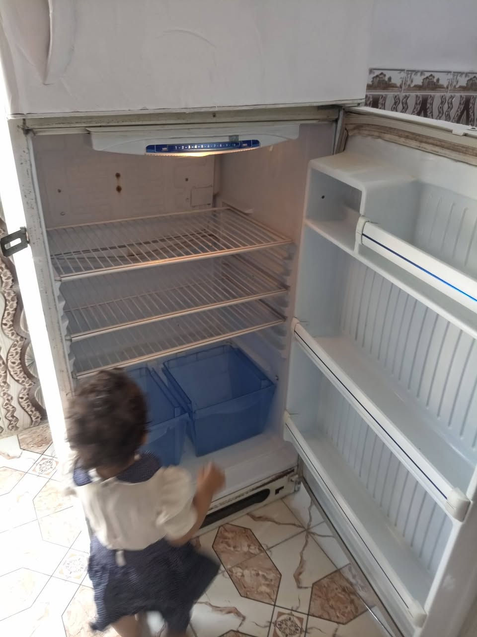 ثلاجه • عالفحص • قابل تفاوض