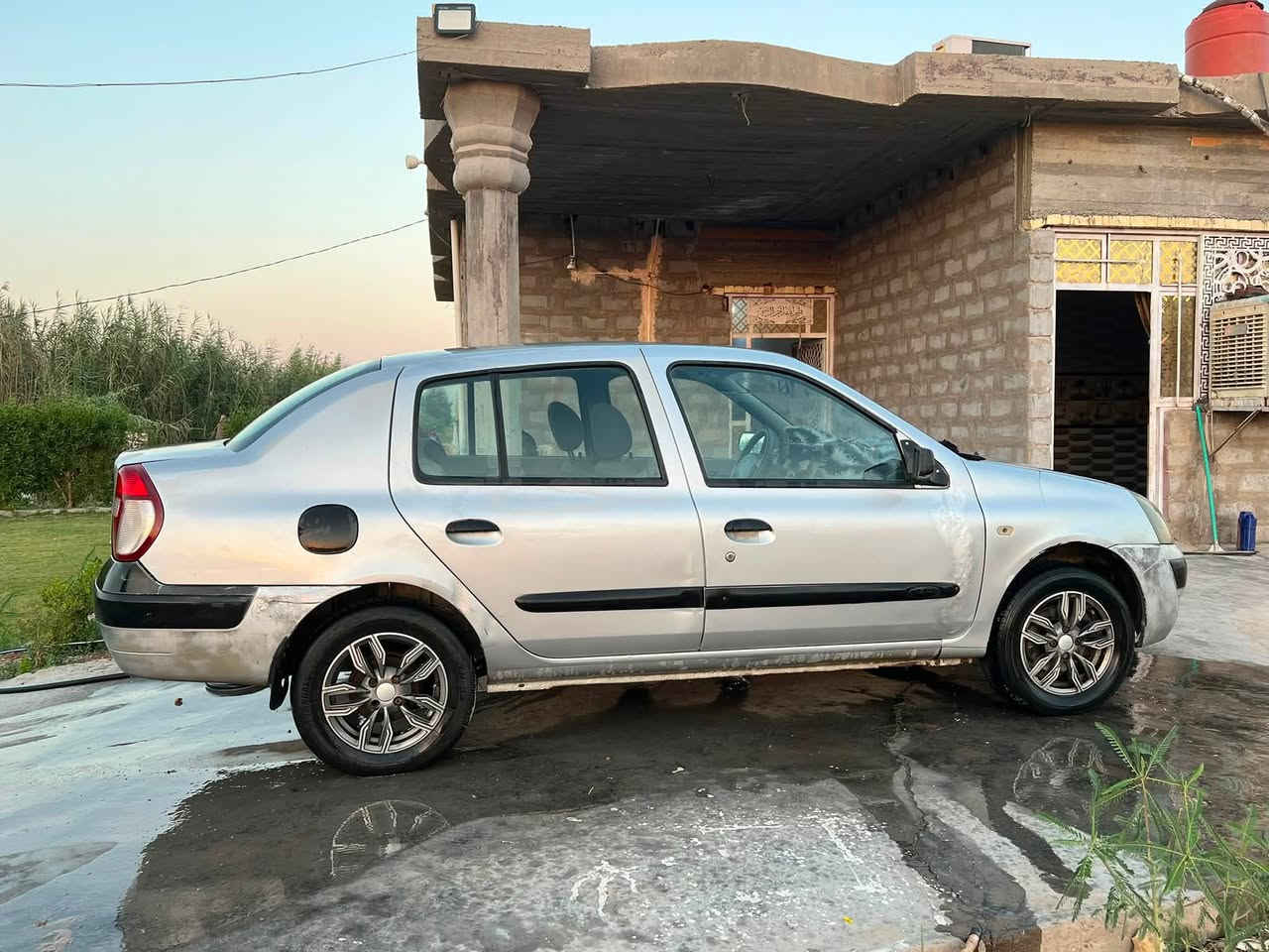 رينو كليو موديل ٢٠٠٦ محور محرك كورلا بيكاتشو السياره مكفوله من الضربه فقط بيهاا الصبغ جارد محرك بيه تنقيص قليل الكير مالتها بدلته جديد عله ايدي مكفول السياره كامله فقط بيها المحرك ينقص السعر ٢٥ للاستفسار رقم بيه واتساب  ***********
