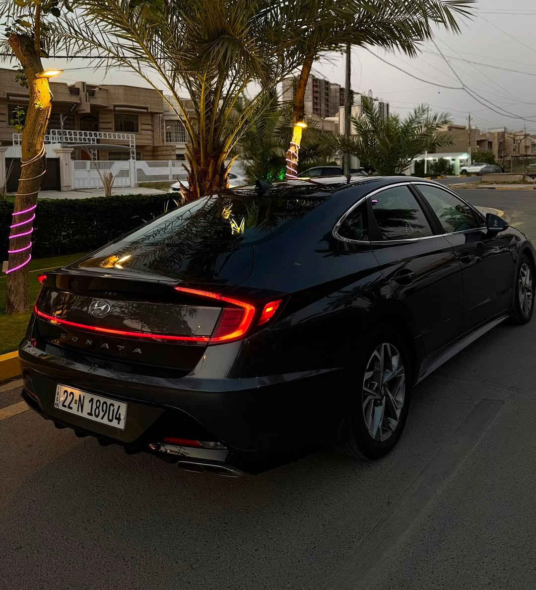 سلام عليكم 
سوناتا.  امريكي 23 
لون فيلي  بدون صبغ  فقط شبر بل جاملغ الامامي  وبيها. مكان بارد وباب الصدر  مفتوح 
بيها سونار. وبيها صور الحادث بدون ايرباك 
موصفات 📮
 . بصمه تشغيل بصمه ابواب بصمه صندوق  
وفتح الصندوق عند الاقتراب 
. تشغيل عن بعد. 
. راداد امام خلفي جانبي 
. كاميرا دوارا 
. شاشه كبيره 
. اوتو هولد 
. توقف ذاتي 
. انضمه قياده
. كشن كهرباء 
تدفئه كشن
. محرك 2500
. بك لايت LED
. سايد بريك بصمه…..
السياره حلوه وجاهزه 
بسم شركه تريد تحويل تريد وكاله 
مكاني بغداد حي العدل او الحريه
سعر 155 بيها مجال  بسيط 👍🏻
***********

