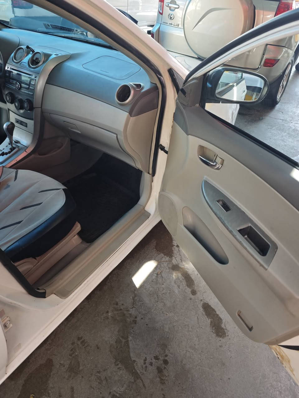 Byd 2013  فول مواسفات گێر ئوتوماتیک سەنەوی جنوب  پلاسیک بەشەرتی ئەوەلیات گێرو مەکینەی بیلادە هەموو گیانی بەشەرت نرخ ٣٣ وەرەقەی شوێن سلێمانی 
***********
