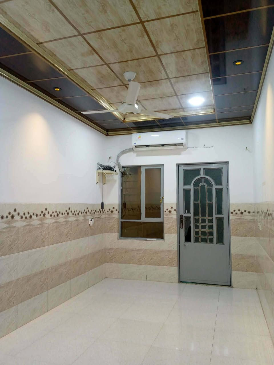 بيت للبيع حي الانتصار شارع 60 مقابيل المستوصف   مساحه 100 متر سند طابو موقع زين ومرغوب الماي زين
طابق واحد 

السعر 63 قفلو

لتواصل خاص او عل رقم

‏‪***********‬‏

‏‪***********‬‏
