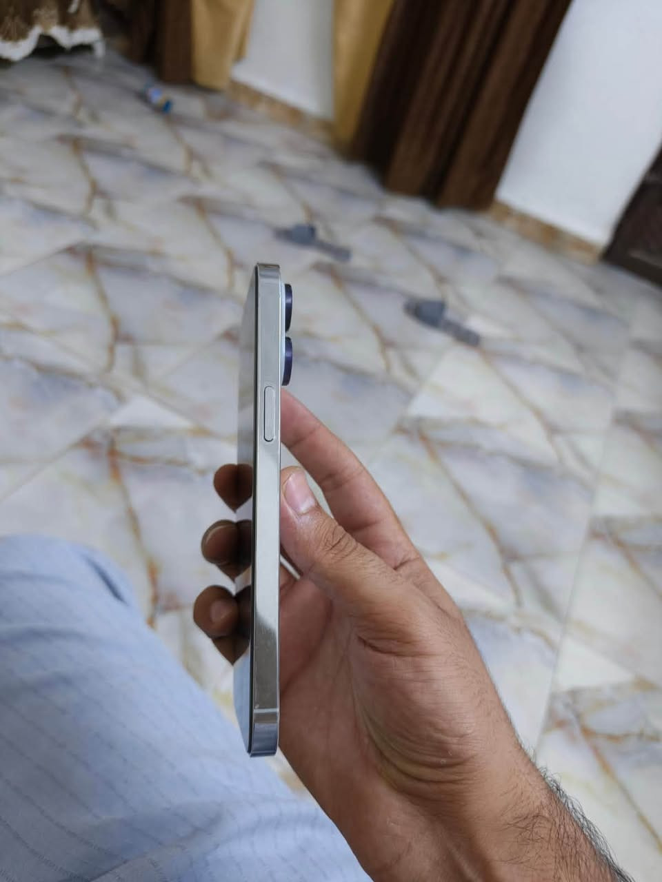 ١٤ برو ماكس
ذاكرة ٢٥٦ 
بطارية ٨١ ما مرفوع 
نضافه ١٠٠ 
دبل خط 
يظهر شعار كاميرا غير معروفة وكف عندي سينمائي والتر وايد فقط كل شغال الكاميرا فول 
مال جناية مو مال قفاصة بياعة شراية 
السعر ٧٠٠ الف بي مجال
تواصل ***********
