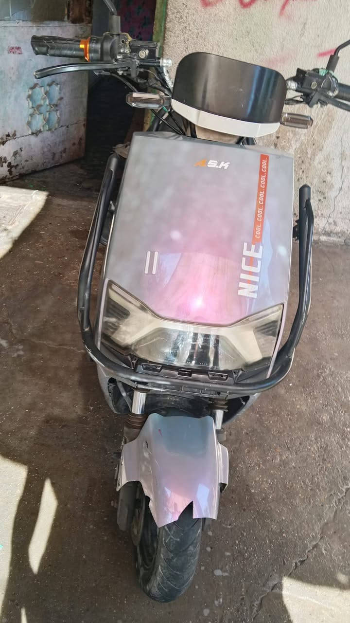 دراجه شحن مابه اي نقوصات نضيفه بس لهورن ميشتغل سعر 700الف وبه مجال البطاريات 6🛵موقع حي الجهاد تواصل وتساب***********
