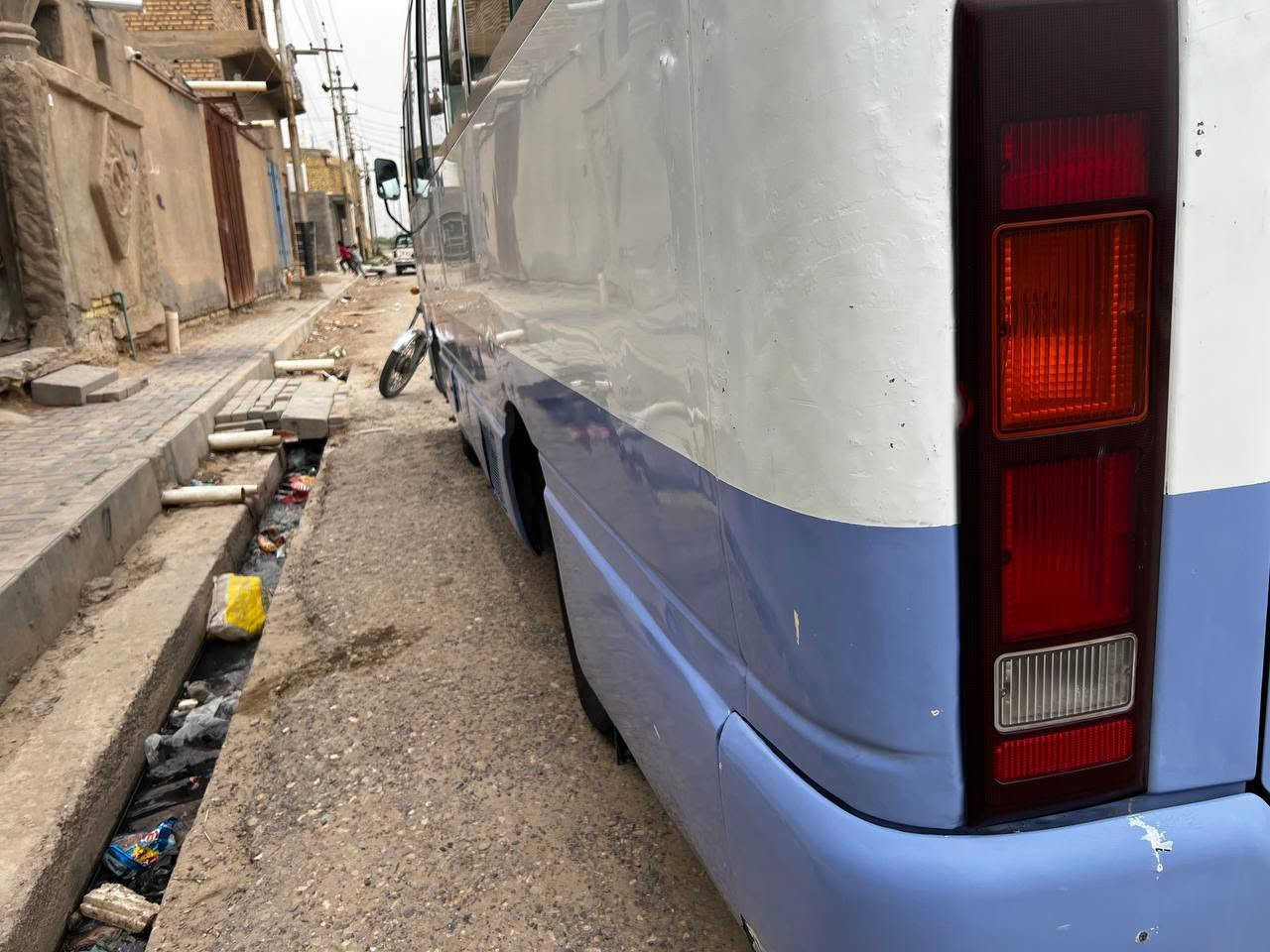 كوستر نيسان • ٢٠٠٢ • رقم بغداد