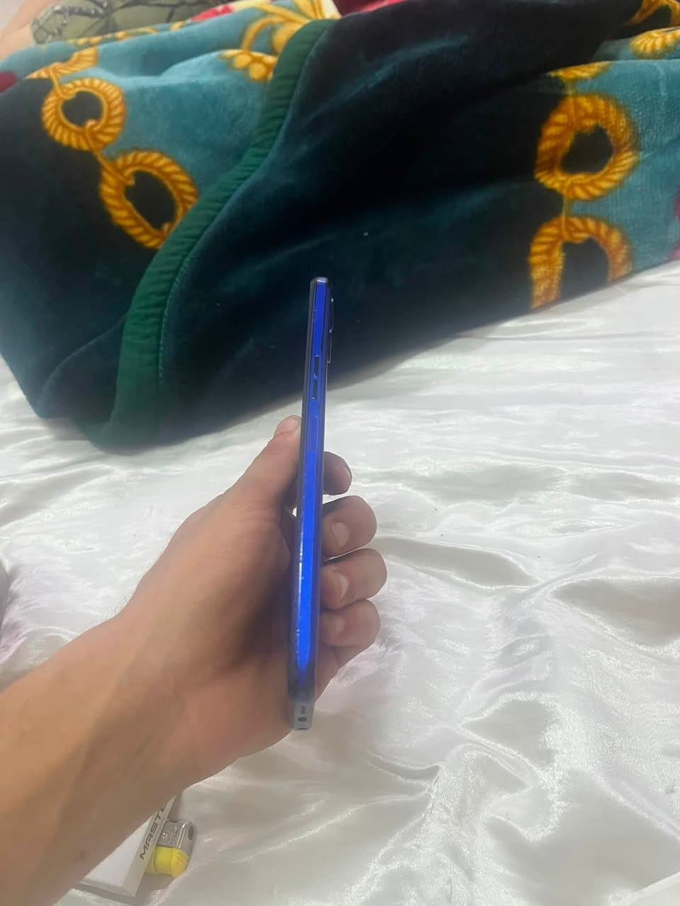 جهاز مرتب وحلو جهاز بيت  

ذاكره 256

سعره 110 وبيً مجال شراي يسولف 

رقم لهاتف ***********
