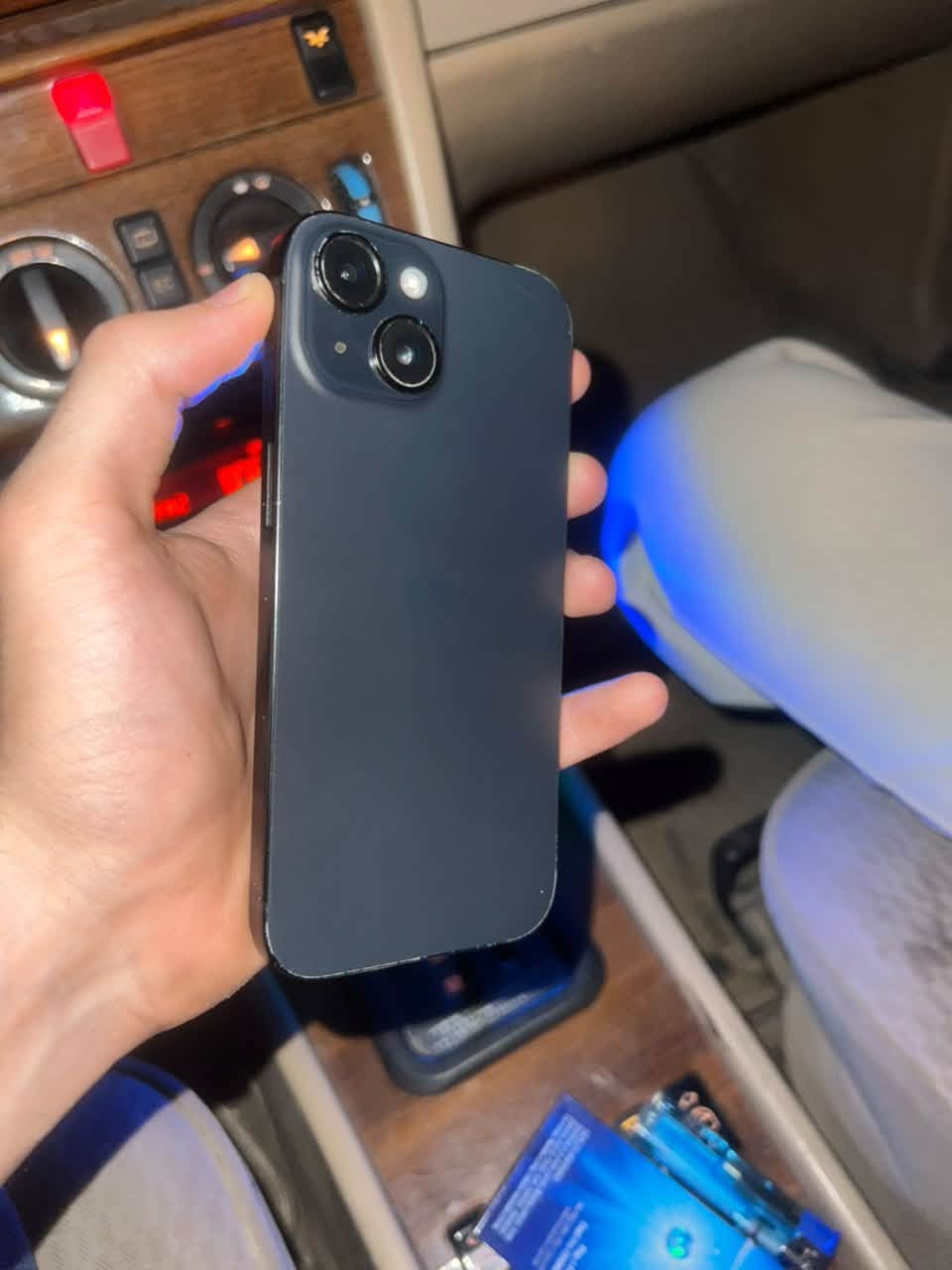 سلام عليكم أيفون 15 عادي غير مفتوح بطارية 83 بلدي

نص مكتوب في الصور:
- 1:22 18 مساحة تخزين iPhone iPhone المستخدم: 124.9 غ.ب. من 128 غ.ب. الصور التطبيقات iOS بيانات النظام إظهار الكل توصيات مراجعة صورك وفيديوهاتك وفِّر لحد 28.42 غ.ب. راجع الصور والفيديوهات التي تشغل أكبر مساحة تخزين في تطبيق الصور وحدد ما إذا كان يمكنك حذفها. ألبوم "المحذوفة مؤخرًا" إفراغ وفِّر لحد 1.12 غ.ب. سيؤدي ذلك إلى حذف جميع الصور ومقاطع الفيديو الموجودة في ألبوم "المحذوفة مؤخرًا" بصورة نهائية. الحجم الصور التطبيقات واتساب
- 1:21 18 حول > الاسم iPhone (2) < إصدار iOS 26.6.2 < اسم الطراز iPhone 15 رقم الطراز MTP03HN/A الرقم التسلسلي LCQ4Y3104Y انتت صلاحية التغطية < الأغاني 0 الفيديوهات 991 الصور 1,608 التطبيقات 18 السعة 128 غ.ب. متوفرة 2.88 غ.ب.
- 18 1:21 حالة البطارية > حالة البطارية عادية تعمل بطارية iPhone هذه على النحو المتوقع. حول البطارية والضمان... الحد الأقصى للقدرة 83% هذا قياس لقدرة البطارية مقارنة بقدرتها عندما كانت جديدة. قد تتسبب القدرة المنخفضة بتقليل ساعات الاستخدام بين عملية الشحن والأخرى. عدد الدورات 894 هذا هو عدد مرات استهلاك iPhone لققدرة البطارية. معرفة المزيد... تاريخ التصنيع يوليو 2024 أول استخدام فبراير 2025