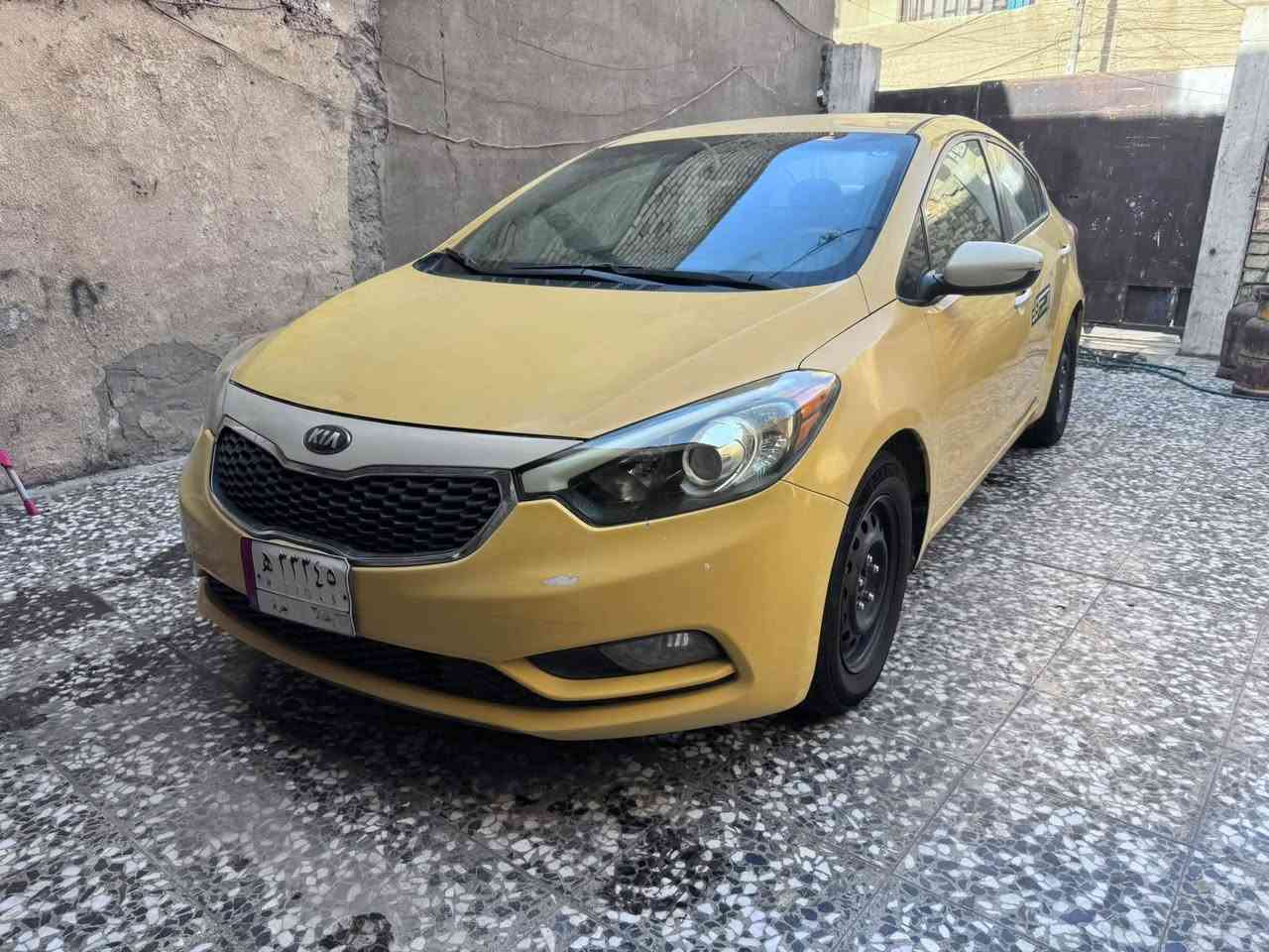 السلام عليكم
 للبيع كيا فورتي موديل 2015 
وارد امريكي حادثها خلفي 
بدون تبديل بدون ايرباك بدون دواخل 
والسونار موجود بل منشور 
السيآرة جديدة مال جناي
 كير مكينة ما مفتوحات
 مكينة  دوش 2000 
تبريد جديد صدر تراي خير من يم اللة 
العنوان بغداد شارع الاورفلي 
السعر 90 
***********

نص مكتوب في الصور:
- دكتور سونار لفحص السيارات | دكتور سونار للسيارات | بغداد-معارض الحبيبية-مقابل ملعب المدينة | *********** | *********** | *********** | صبغ | معجون | تبديل | بارد | صبعات وخدوش | المصد الامامي | لايوجد ضرر | الجانب الايمن | معجون في المكان المحدد | المصد الخلفي | معجون في المكان المحدد-فتح الجنطة-داخل الجنطة-داخل الجنطة ايسر تعديل وصبغ | الجانب الايسر | معجون في المكان المحدد-داخل باب الخلفي تعديل وصبغ وفتح-تعديل داخل الجاملغ الخلفي | الاسم :بلا | رقم العجلة :H33345 | تاريخ الفحص :2026-09-28 | رقم الفحص :3463 | نوع العجلة :فورتي | اسم الفاحص :حيدر | سعر الفحص :50.000 | ملاحظة : عواج شاصي خلفي ايسر-تعديل الحوض والبدنة | الجزء العلوي | لايوجد ضرر | DOCTOR SONAR CAR CHECKUP | EST.2020