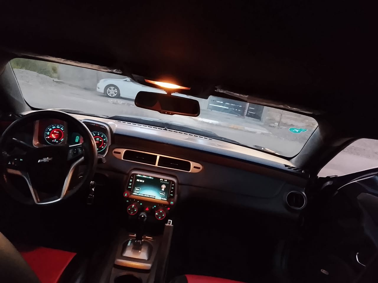 للبيع شفروليه كمارو RS 2015 🖤

🇨🇦 وارد كندي
⚙️ محرك 6 سلندر 3.6L
🔑 تشغيل عن بُعد من الريموت
🚘 فئة RS
💡 إضاءة داخلية Ambient بالبلادي والأبواب
🖥️ شاشة وسطية
🎛️ تحكم من الستيرن
🪑 كشنات كهرباء
❄️ تكييف وتبريد
🔥 تسخين مرايات
💡 أضوية RS
🛞 ويل 20 إنج
🖤 لون أسود
🏁 دعامية أمامية شكل Z28
🏁 جناح خلفي
🔊 نظام صوت وكالة
⚙️ گير أوتوماتيك + تبترونك

السيارة شكلها رياضي ومميزة، وارد كندي ومواصفاتها حلوة، مناسبة للي يريد كمارو V6 استخدام يومي وشكل سبورت.

الفحص والتفاصيل الباقية للجاد، والسعر قابل للتفاوض بالمعقول.
سعرررر ٩٥
موقع بغداد 
رقم تواصل 
***********
