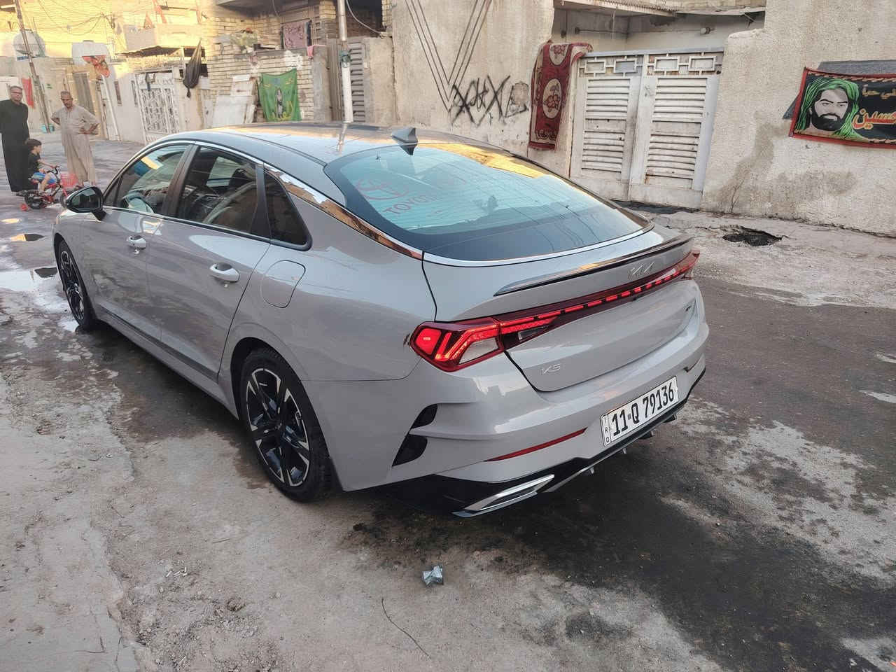 السلام عليكم للبيع وارد امريكي k5 رقم بغداد حره بسمي تحويل  مديل 24 ألون سمنتي محرك 1600 تيربو فول عده الفتحه جيتي لاين حادث كما هو موضح في الصور فقط دعاميه الاماميه   ماشيه 39 الف ميل سعر 172 وبيه مجال العنوان بغداد حي النصر رقم ***********
