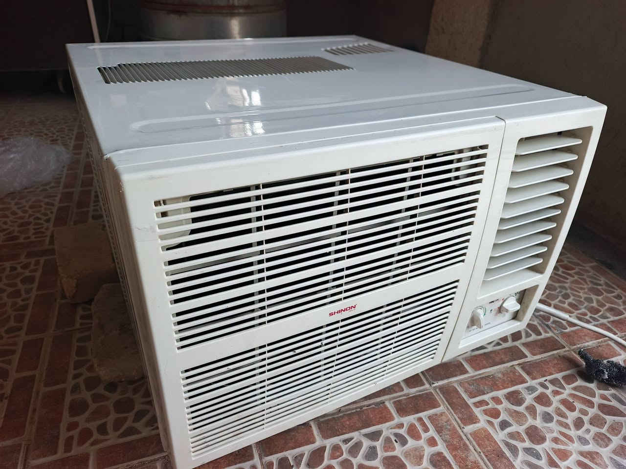 مكيف طنين شرط وظع شركه مشتغل موسم تبريد ثلج وعل تشغيل والنظافه للتواصل  ***********
