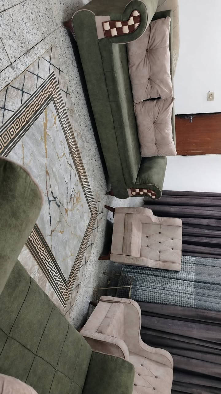 ٨ مقاعد • جديد • بدون ضرر
