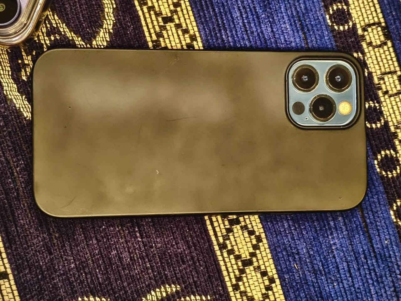 السلام عليكم
ايفون 12 برو للبيع 
ما مفتوح فقط ضهر مشروك 
فيس ايدي شغال 
بطاريه 78
السعر 350 وبي مجال 
مراسله خاص او اتصل 
***********
