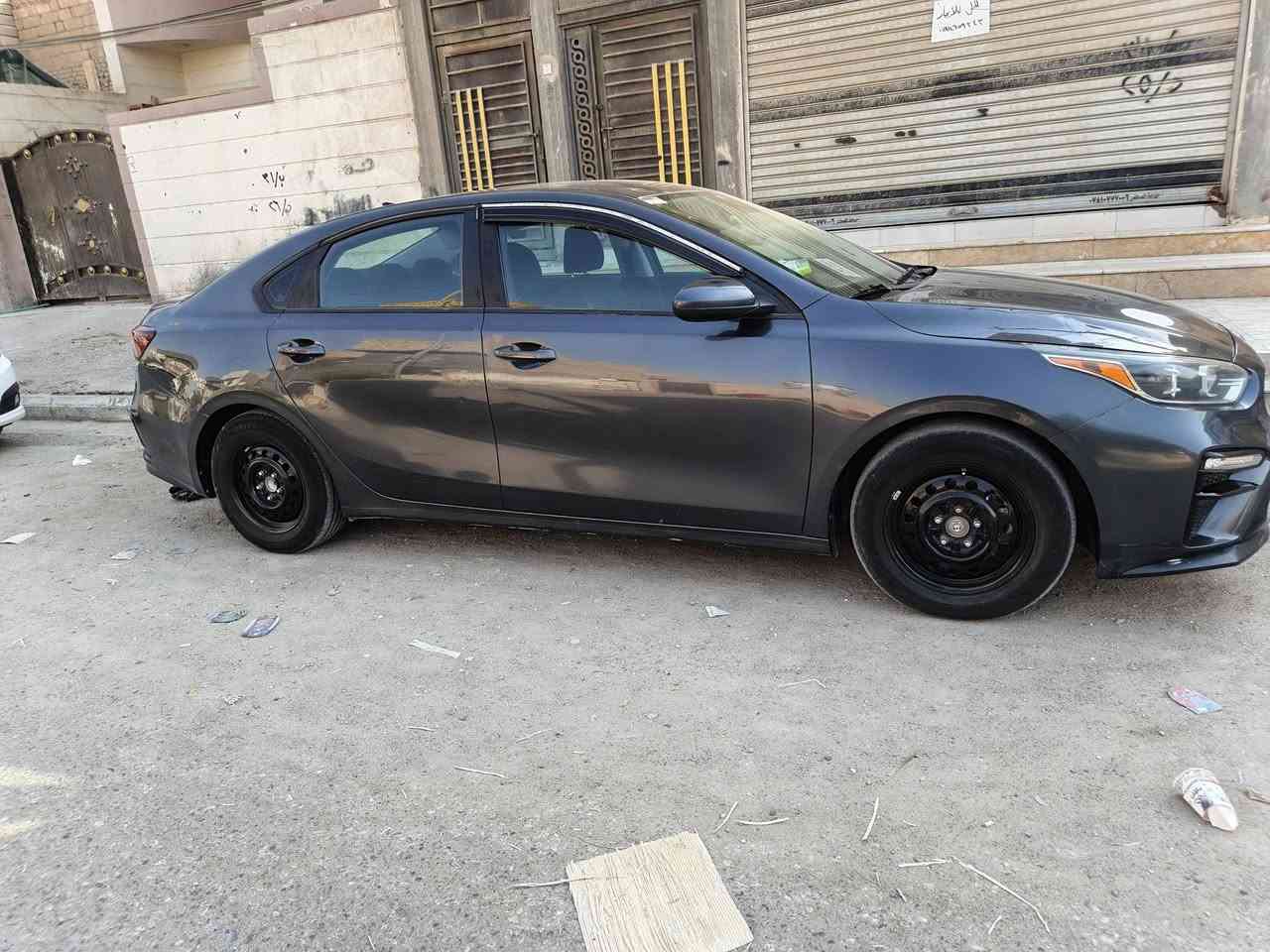 السلام عليكم كيا فورتي
مديل 20 

بيها ضربة جنطه من امريكا 

وهنا بالعراق ربع جاملغ امام ضربة حيوان اجلكم الله 

واكو بيها باردات 

رقمها بغداد مشروع وطني باسمي 

السياره بالناصريه 

محركها 1800 دوش 

كيرها سي في تي 

السياره مناقصها شي 

سعرها 115 وبيها مجال

للتواصل ***********
