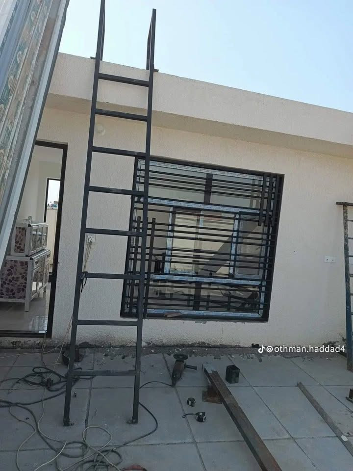 حداد لكافة الأعمال وتصليحات الابواب والشبابيك مع الضمان وبأنسب الأسعار وعمل كافة السقايف داخل اربيل (***********)
